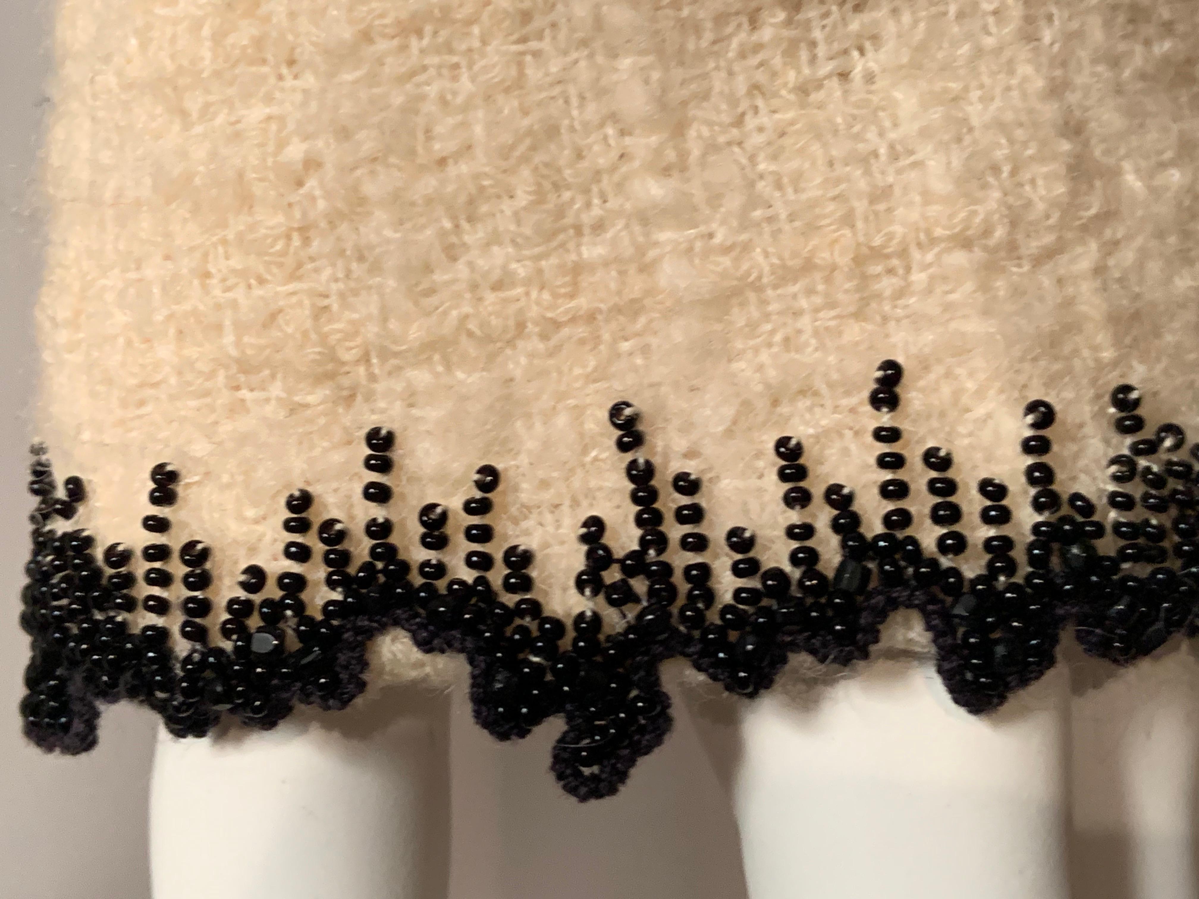 Bill Blass Chaqueta de lana color crema con adornos de cuentas negras en venta 3