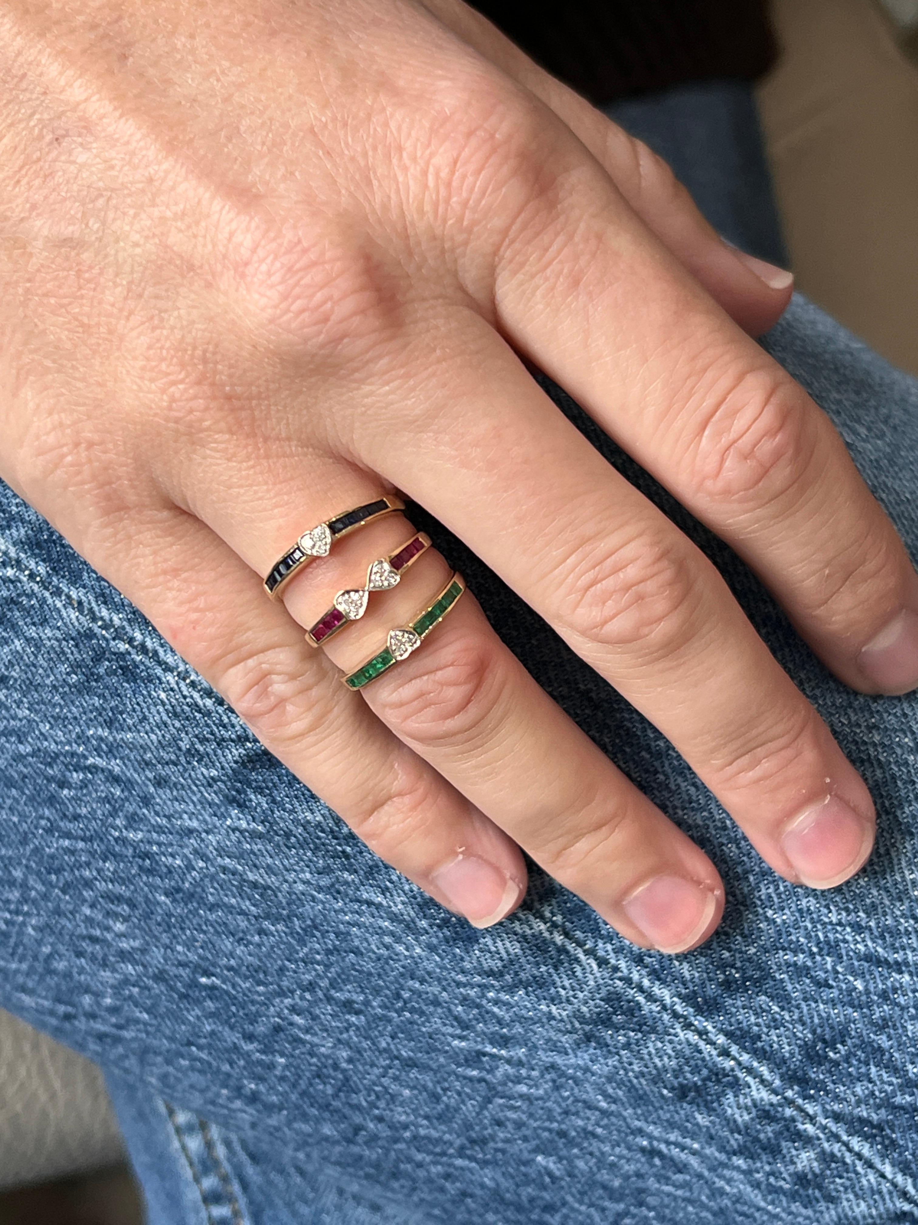 Bill Blass Smaragd Rubin Blauer Saphir & Diamant 14k Gelbgold Stack Ring 1990s für Damen oder Herren im Angebot