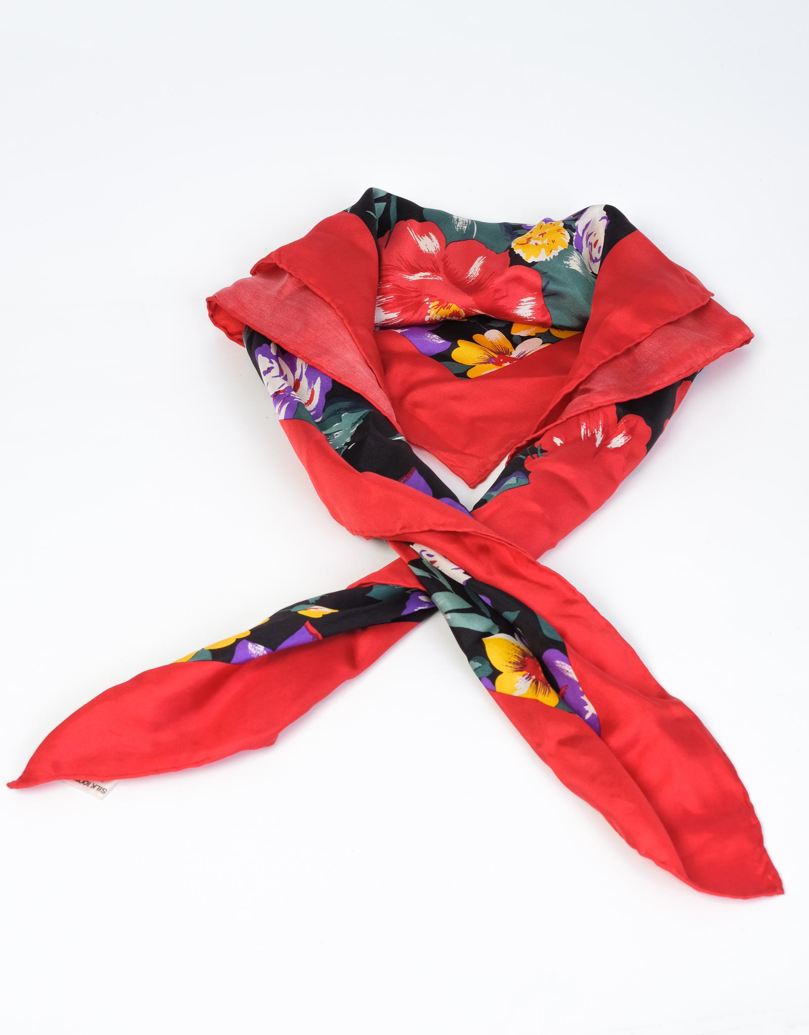 Rouge Bill Blass - Mouchoir carré en soie à fleurs, printemps  en vente