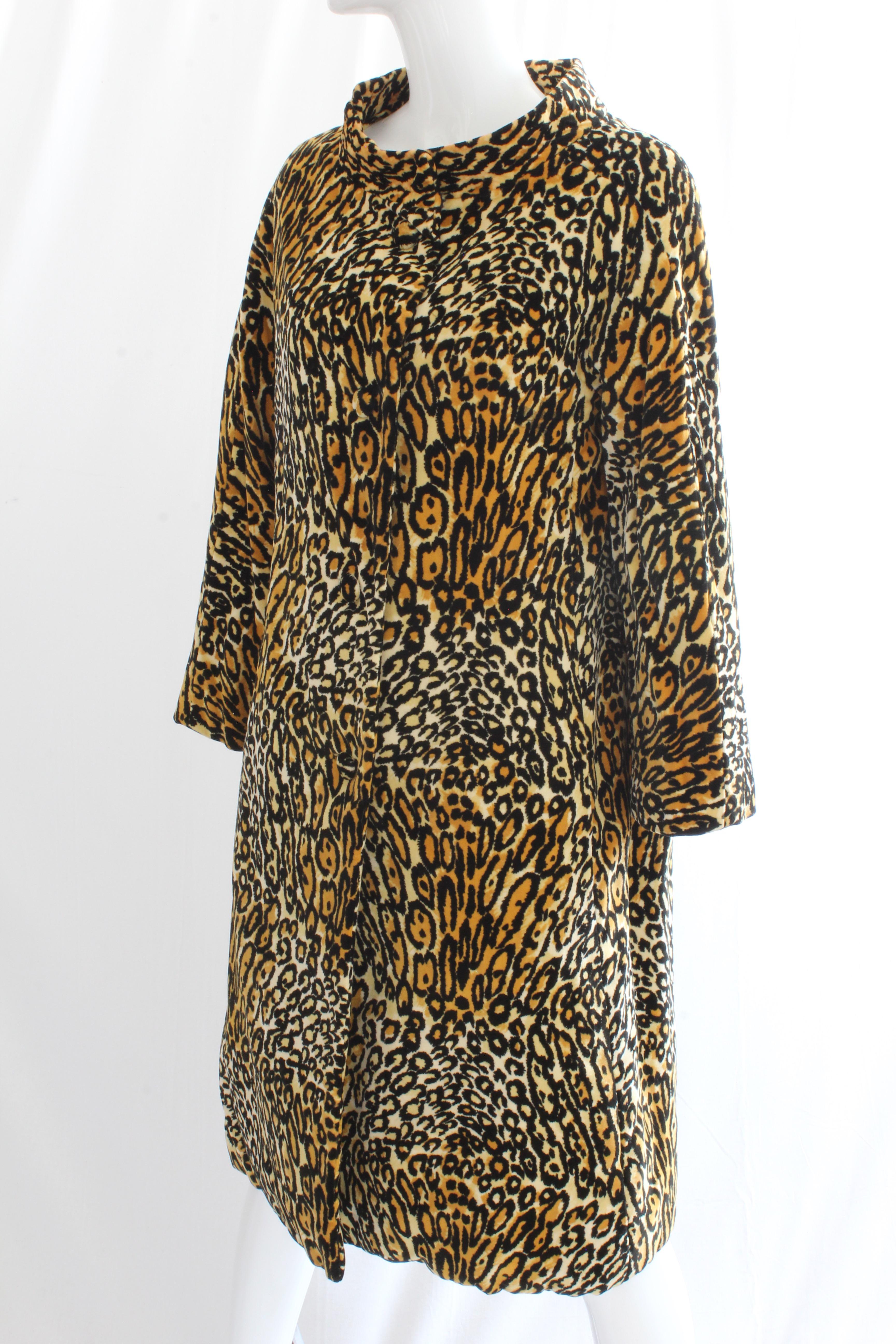 Bill Blass for Bond Street Velvet Leopard Print Coat 1970s Sz M In Good Condition In Port Saint Lucie, FL