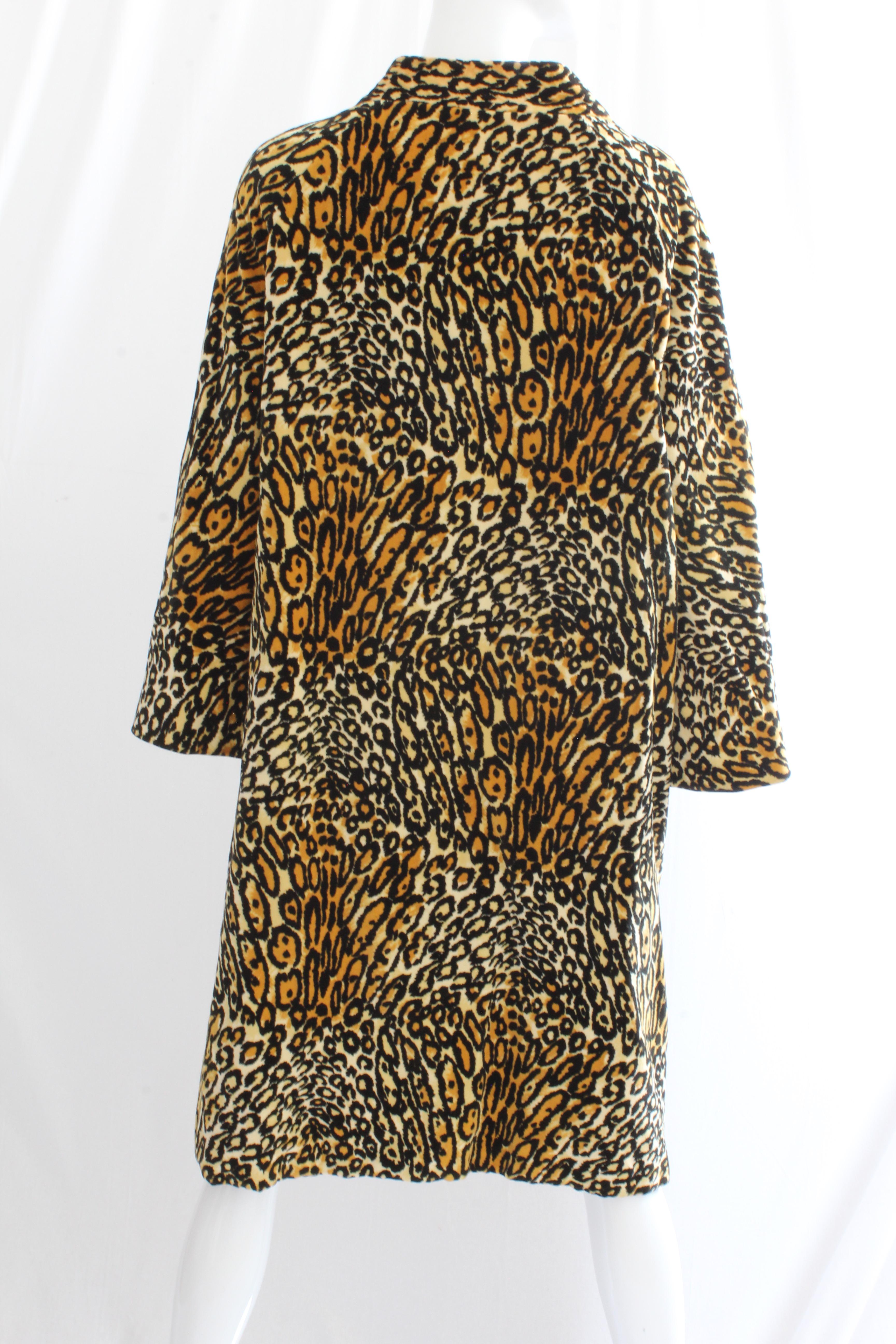 Women's Bill Blass for Bond Street Velvet Leopard Print Coat 1970s Sz M
