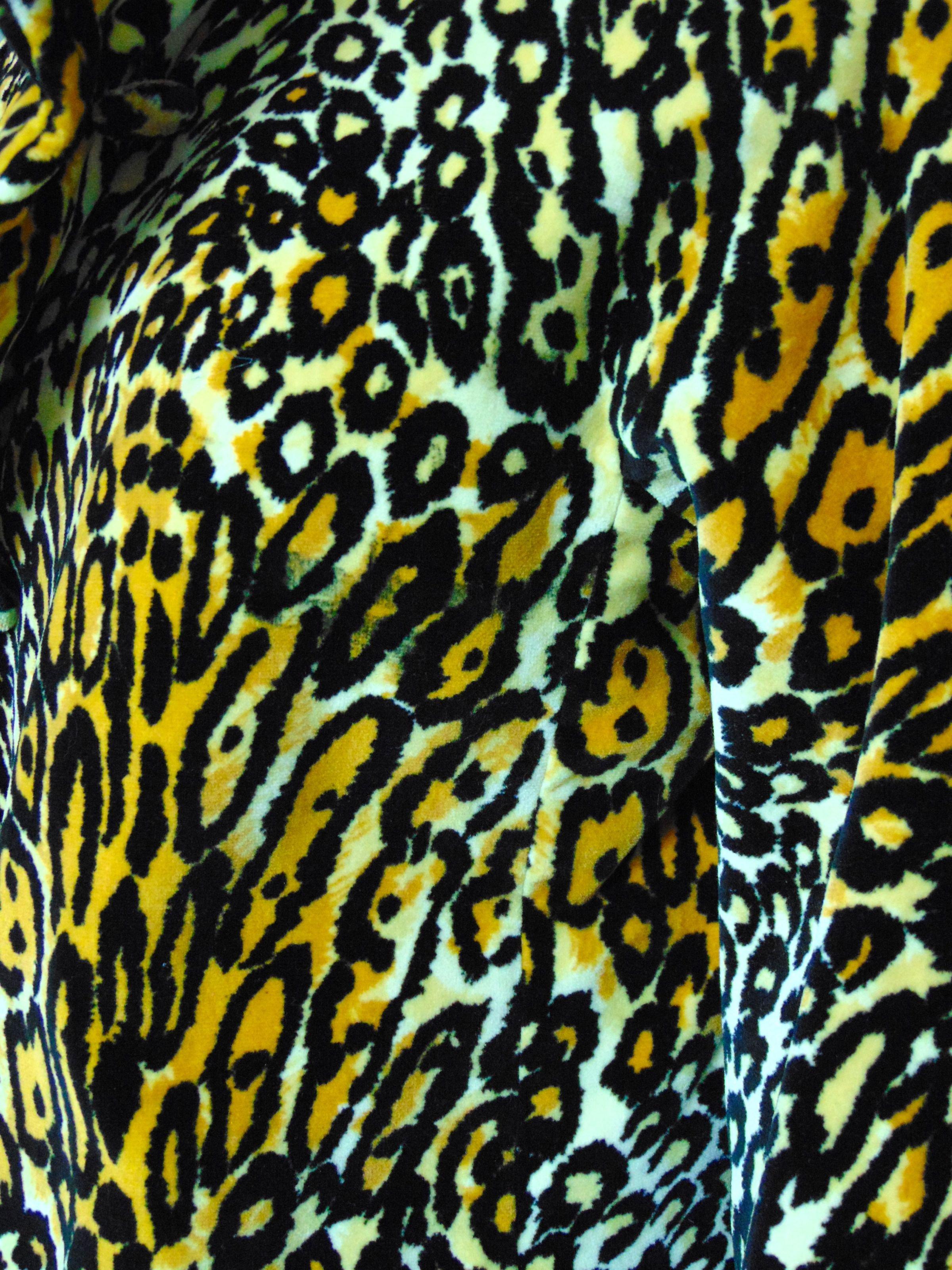Bill Blass for Bond Street Velvet Leopard Print Coat 1970s Sz M 2