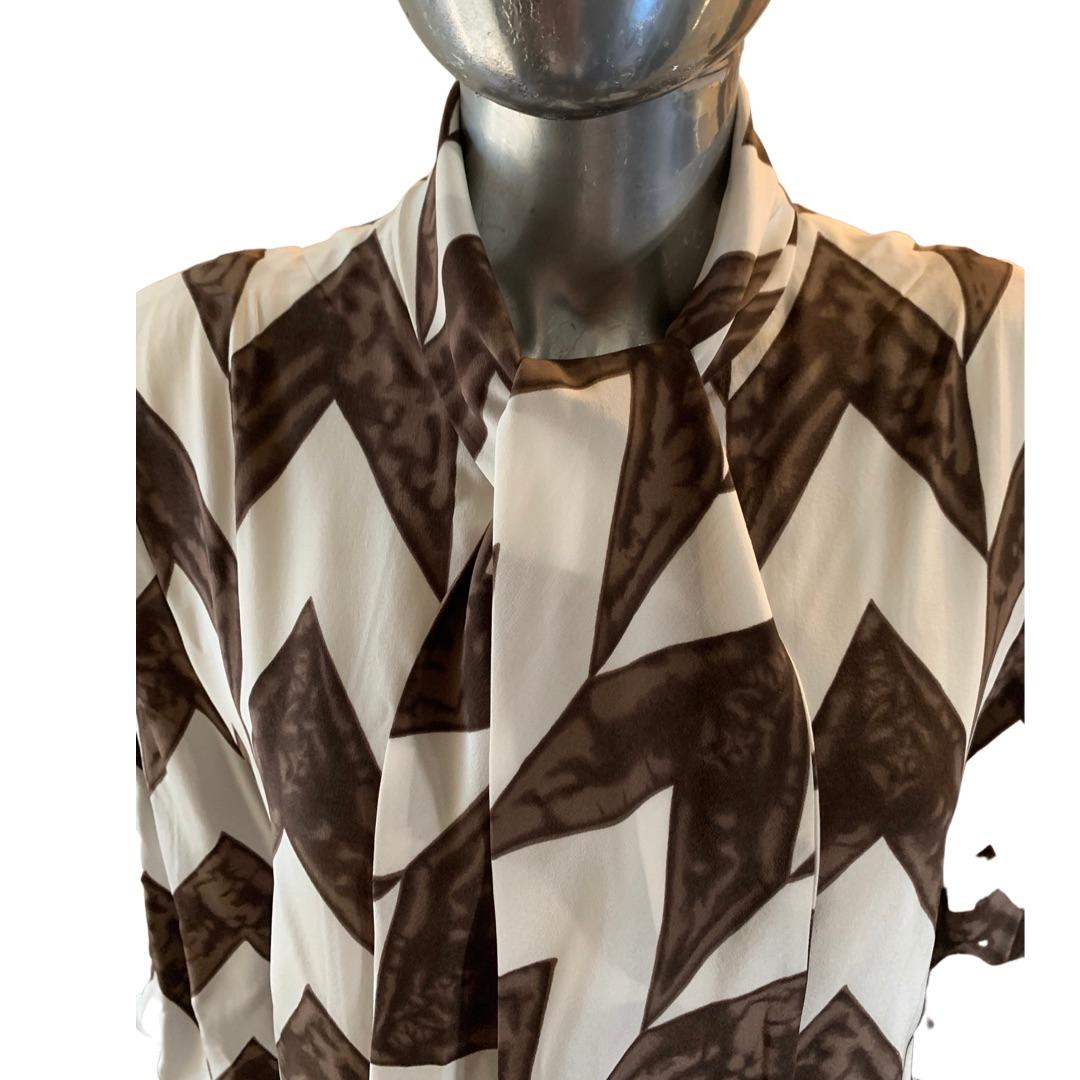 Bill Blass pour Neiman Marcus - Robe chemisier en soie marron/blanc, neuve avec étiquettes, taille 18 Excellent état - En vente à Palm Springs, CA