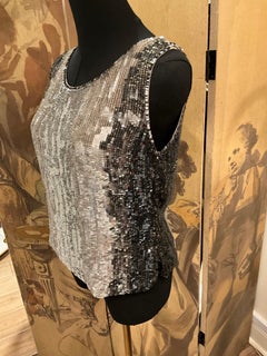 Bill Blass - Top en coquillage avec perles - Gris