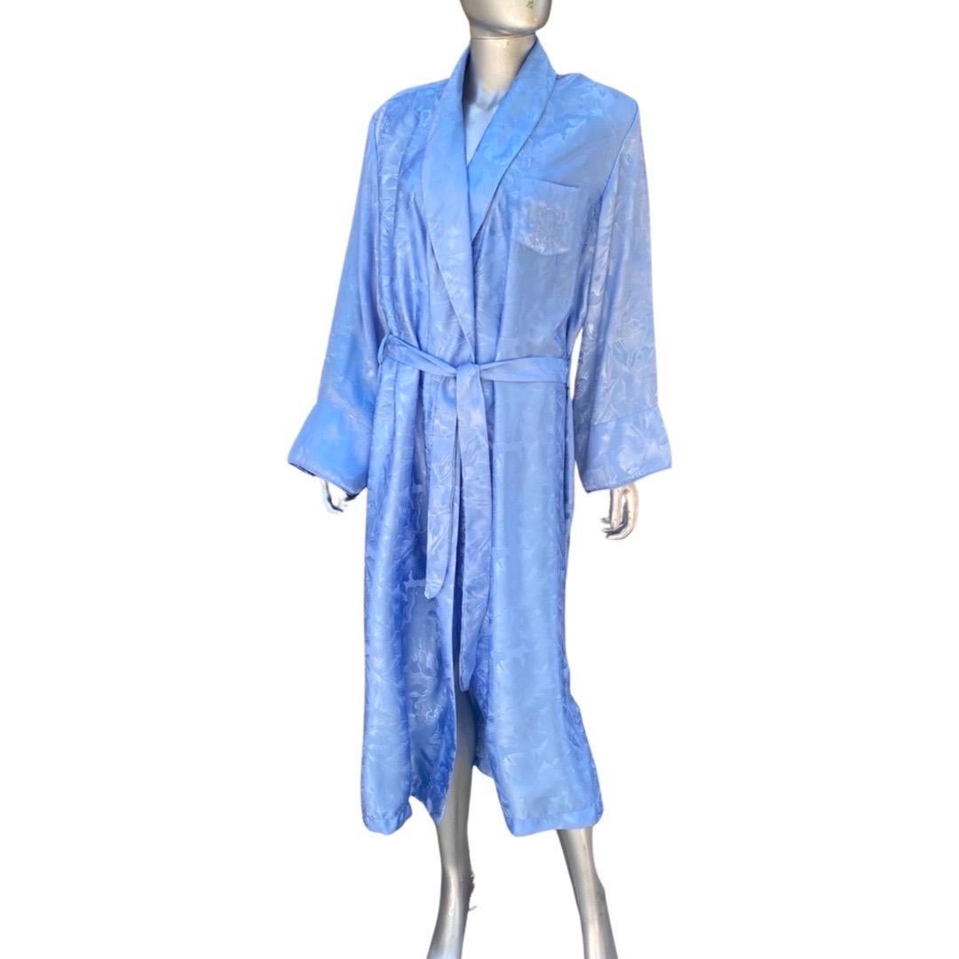 Bill Blass Ice Blue Jacquard Embroidered Insignia Vintage Robe Size Large  In Good Condition In Palm Springs, CA