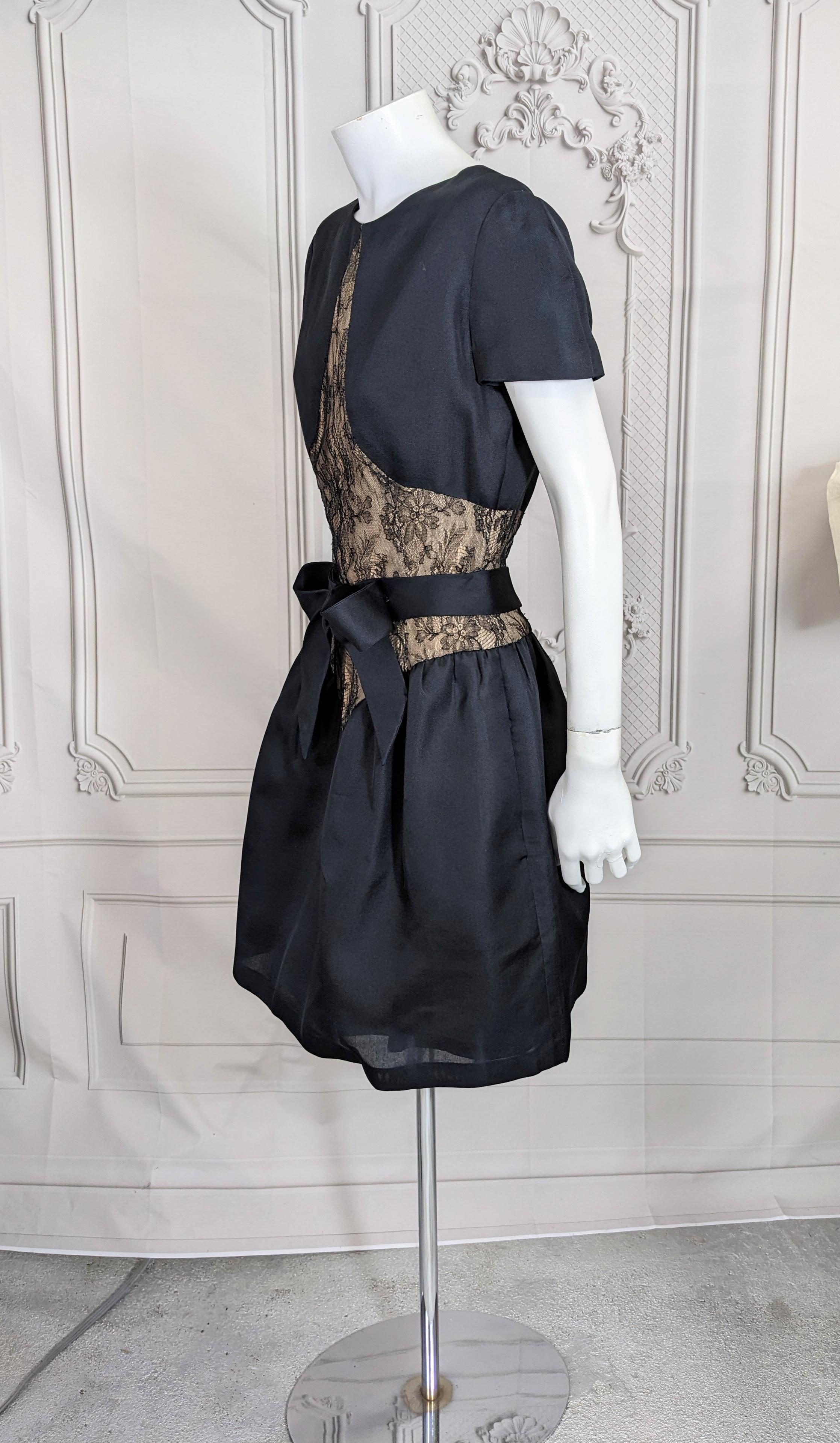Bill Blass Organza and Lace Cocktail Dress In Good Condition For Sale In New York, NY