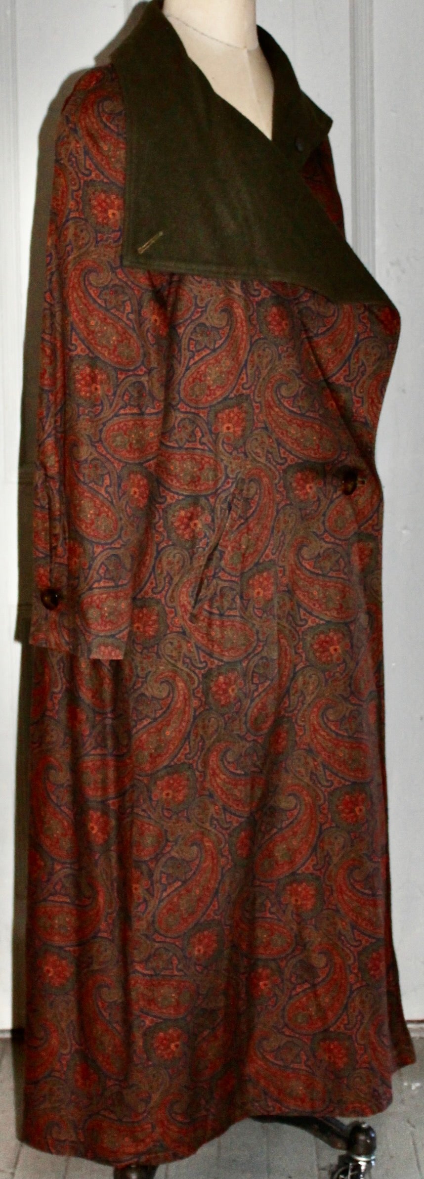 Bill Blass Paisley Edwardian Style Dress Coat In Excellent Condition In Sharon, CT