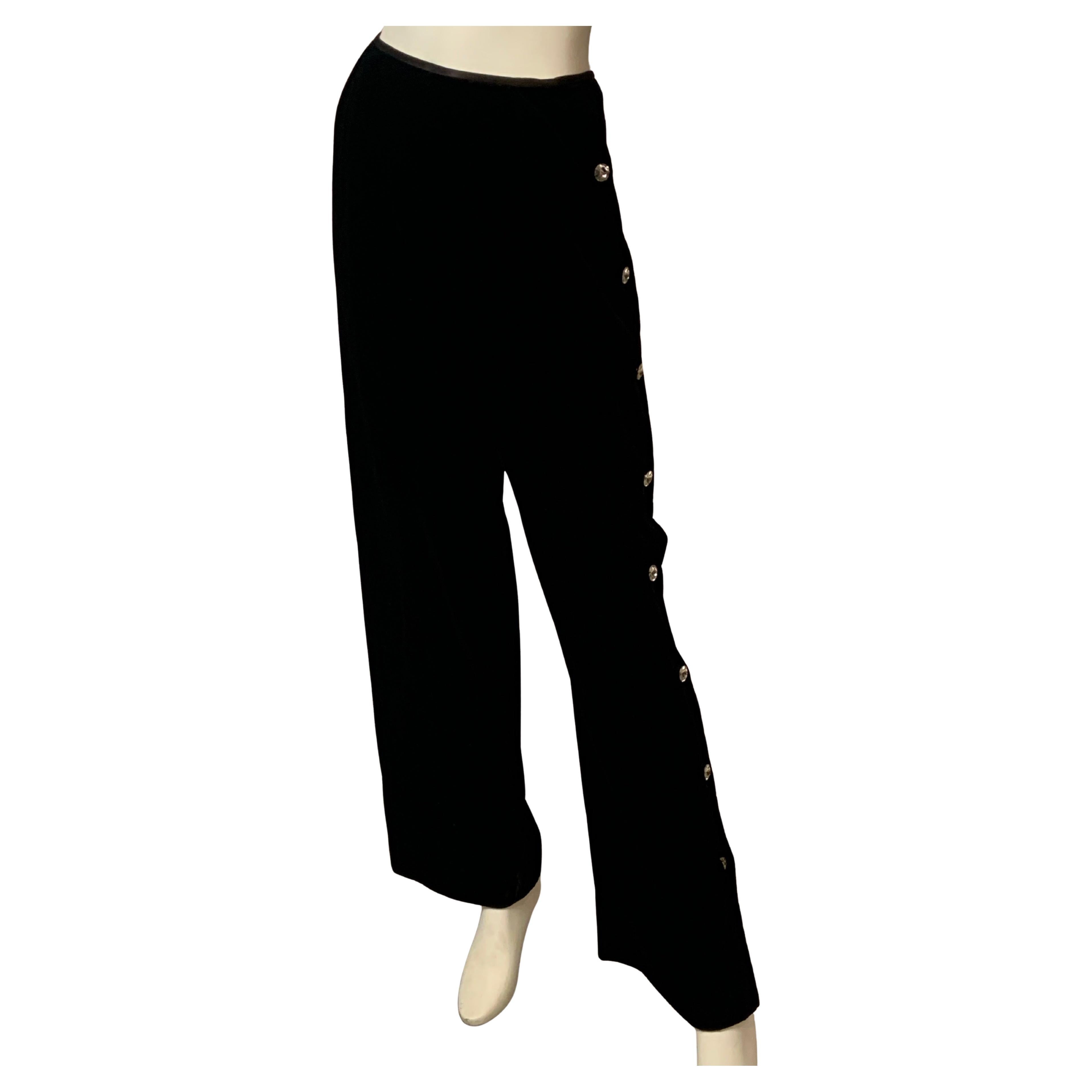 Pantalon en velours Bill Blass avec boutons "diamant" sur la jambe gauche