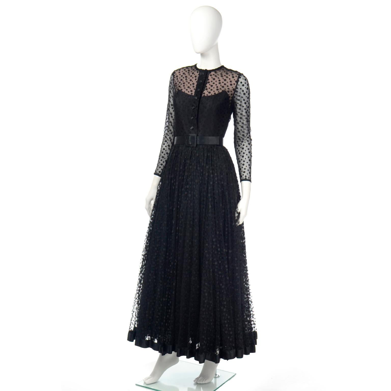 1970 Bill Blass Vintage Dress Robe de soirée en taffetas de soie noir et tulle à pois en vente 5