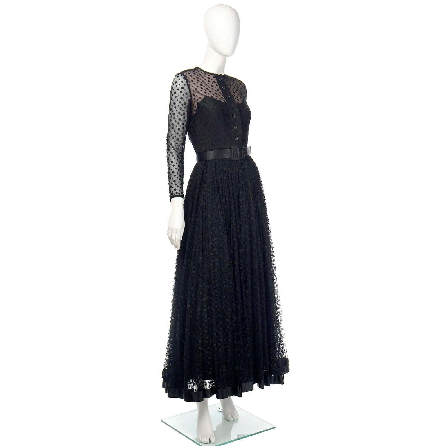 1970 Bill Blass Vintage Dress Robe de soirée en taffetas de soie noir et tulle à pois en vente 8