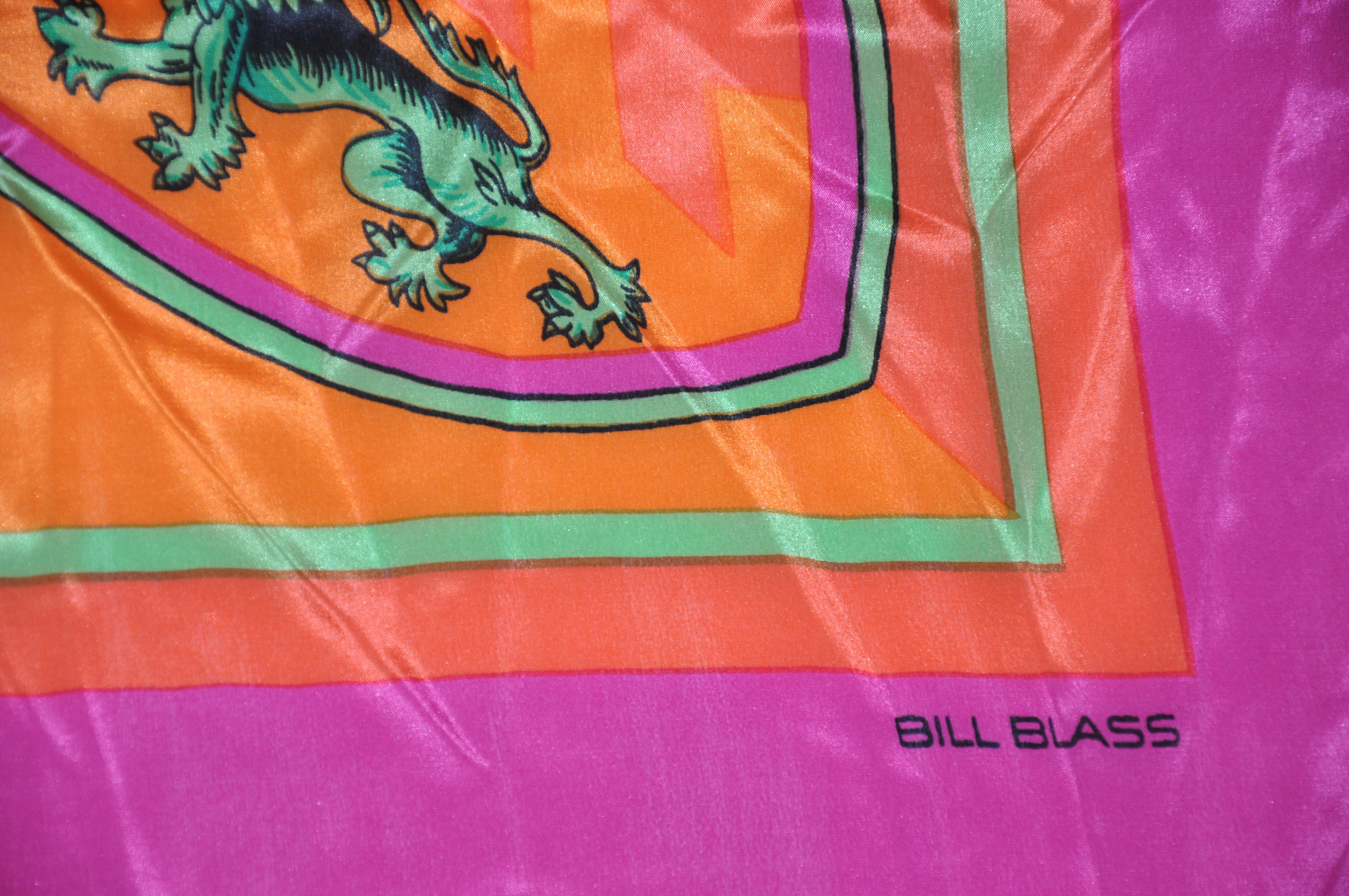 Orange Bill Blass - Écharpe en soie « Royal Emblem », fuchsia et tanzanine, merveilleusement vive en vente