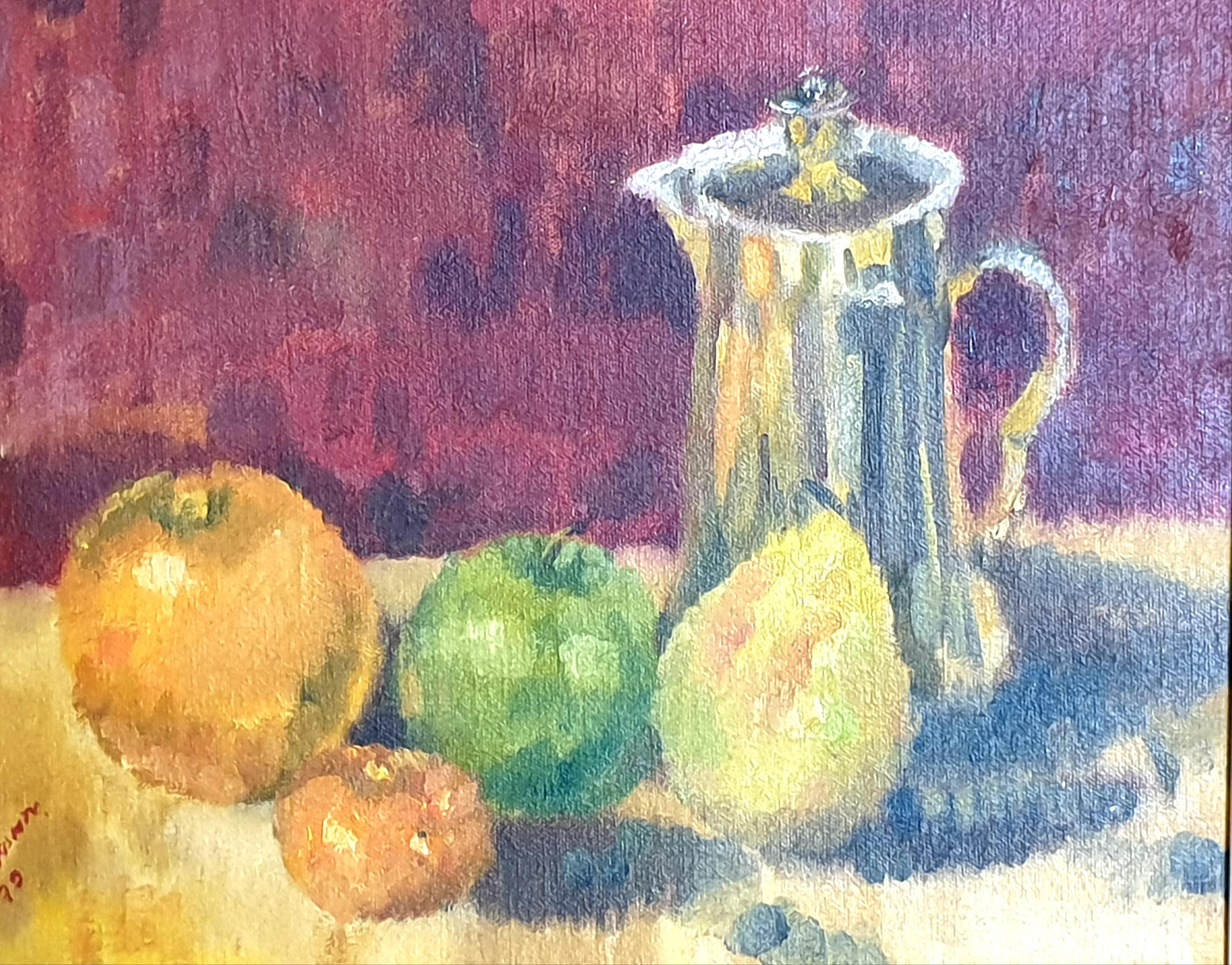 Óleo sobre tabla de finales del siglo XX de un colorido bodegón, fruta y una cafetera de Bill Brown. Firmado y fechado en 1979 en la parte inferior izquierda y firmado, titulado y fechado en el reverso. Presentado en un marco de madera.

Maravilloso