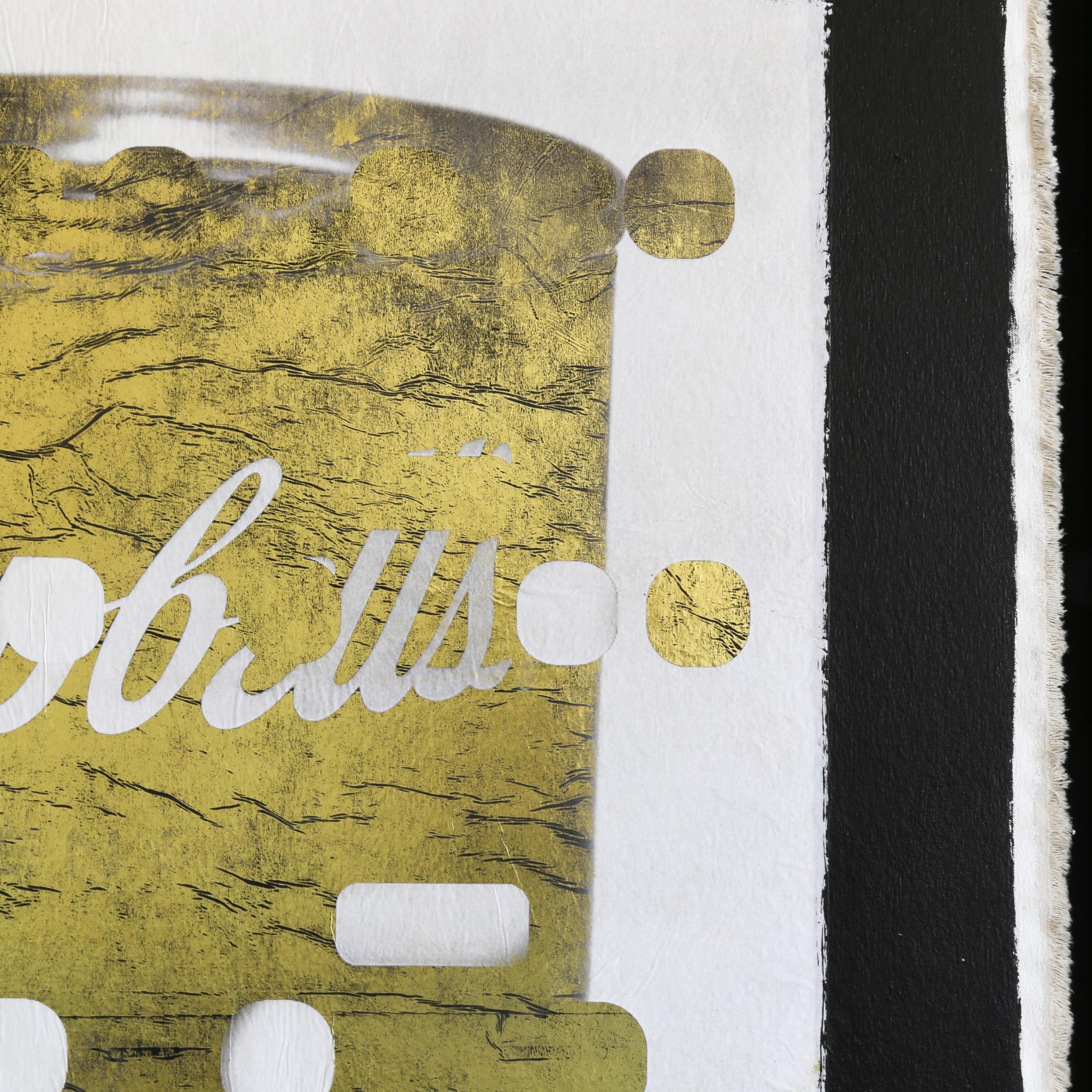 IT'S ALL DERIVATIVE : CAMPBELL'S SOUP, LIGHT GOLD de l'artiste Bill Claps est une œuvre d'expression abstraite contemporaine de couleur or, blanc et noir représentant une boîte de soupe Campbell, technique mixte sur toile mesurant 59 x