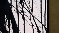 Schwarze Farbspritzer – großformatige Texturfotografie in Schwarz