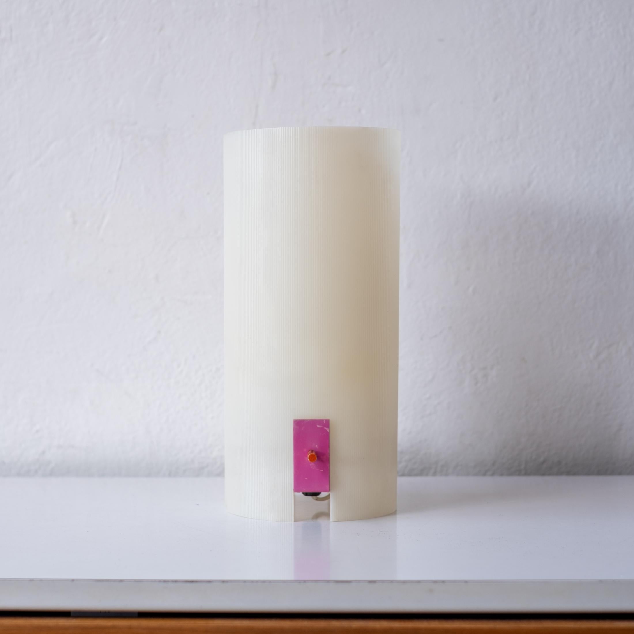 Minimalist lamp by Bill Curry for his company, Design Line. Designed and manufactured in El Segundo, CA in the 1960s. Hard extruded ribbed plastic with enameled pink metal frame and orange metal switch. 

Bill Curry's work was selected for
