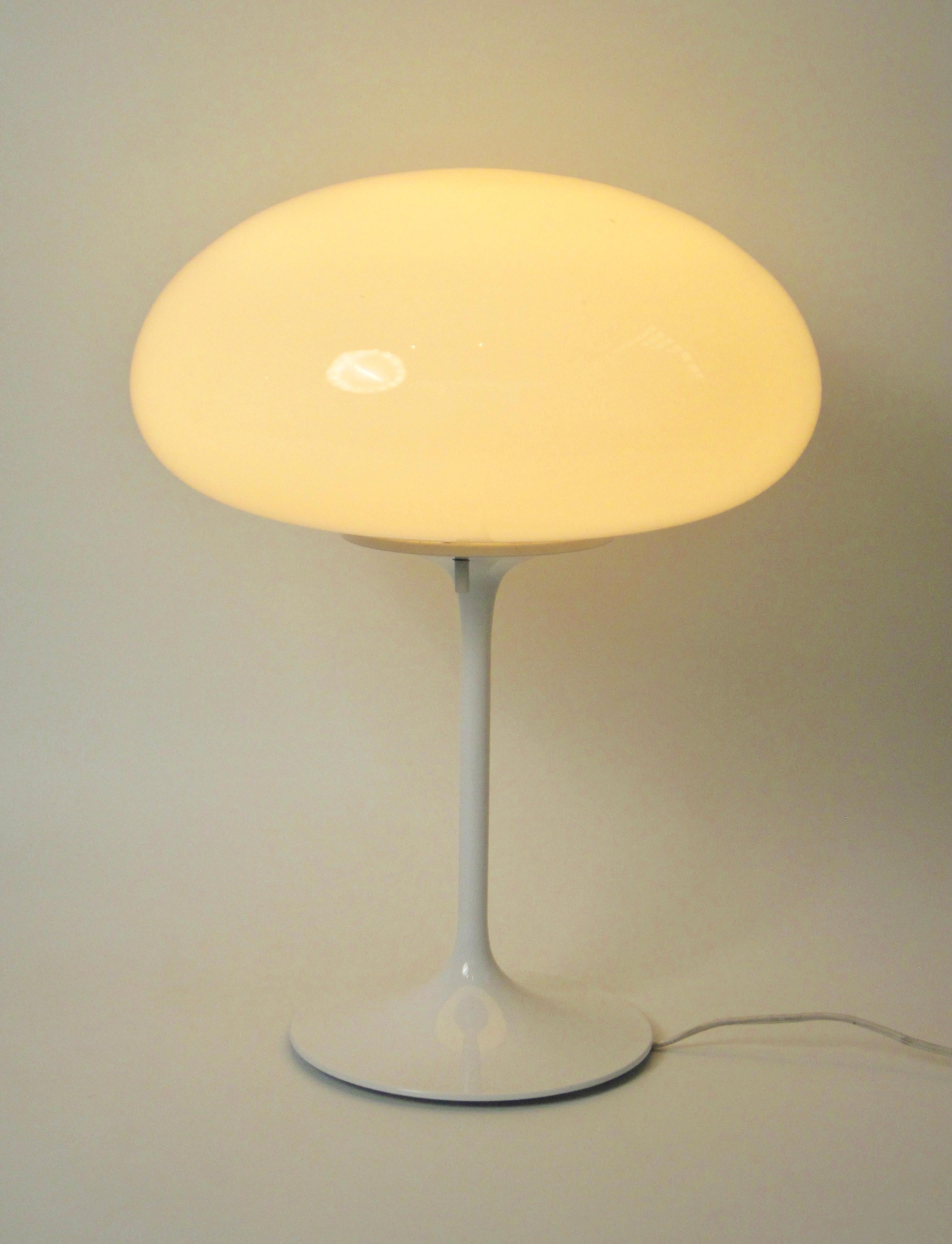 Bill Curry para Design Line Lámpara de mesa Stemlite con tapa de seta en venta 4