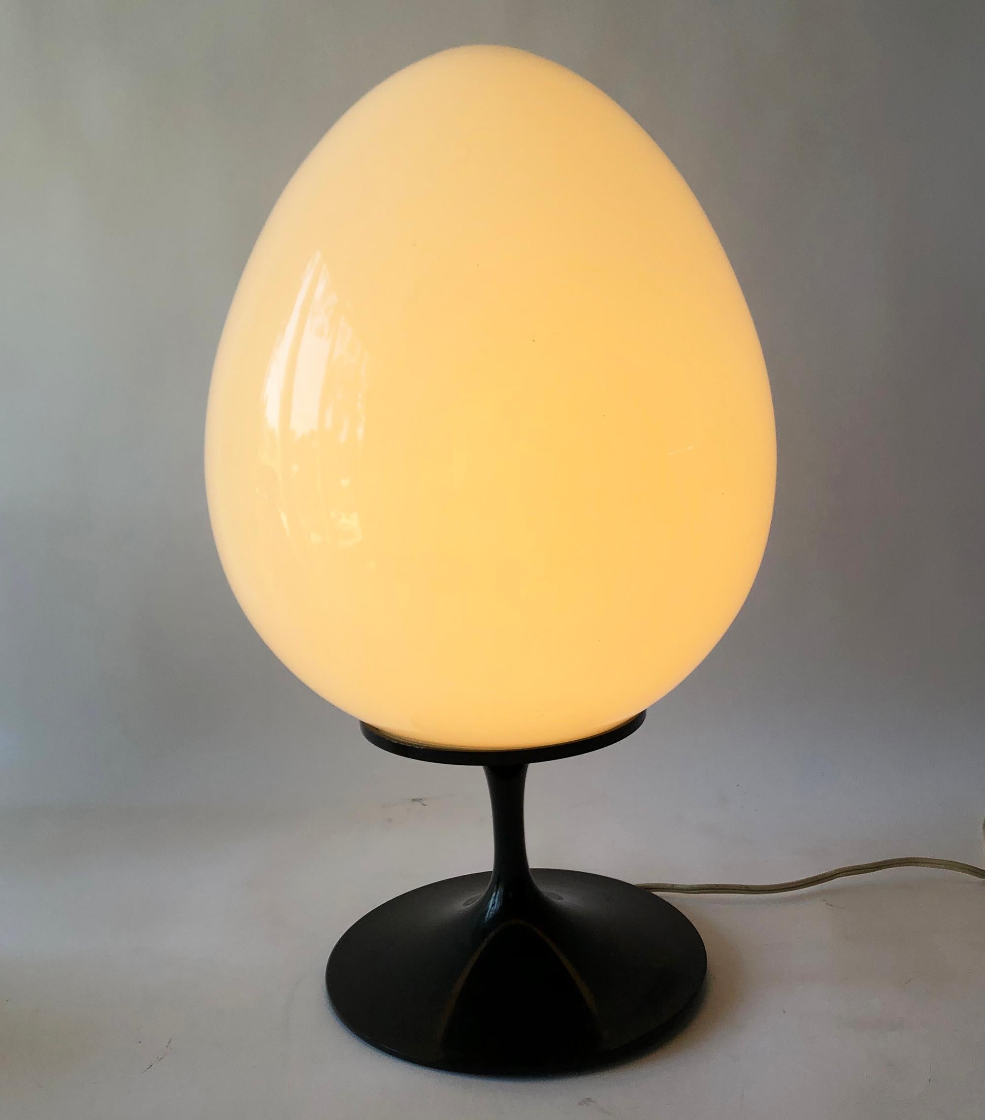 Bill Curry for Stemlite Design Line black lamp with glossy glass egg shade measures 17