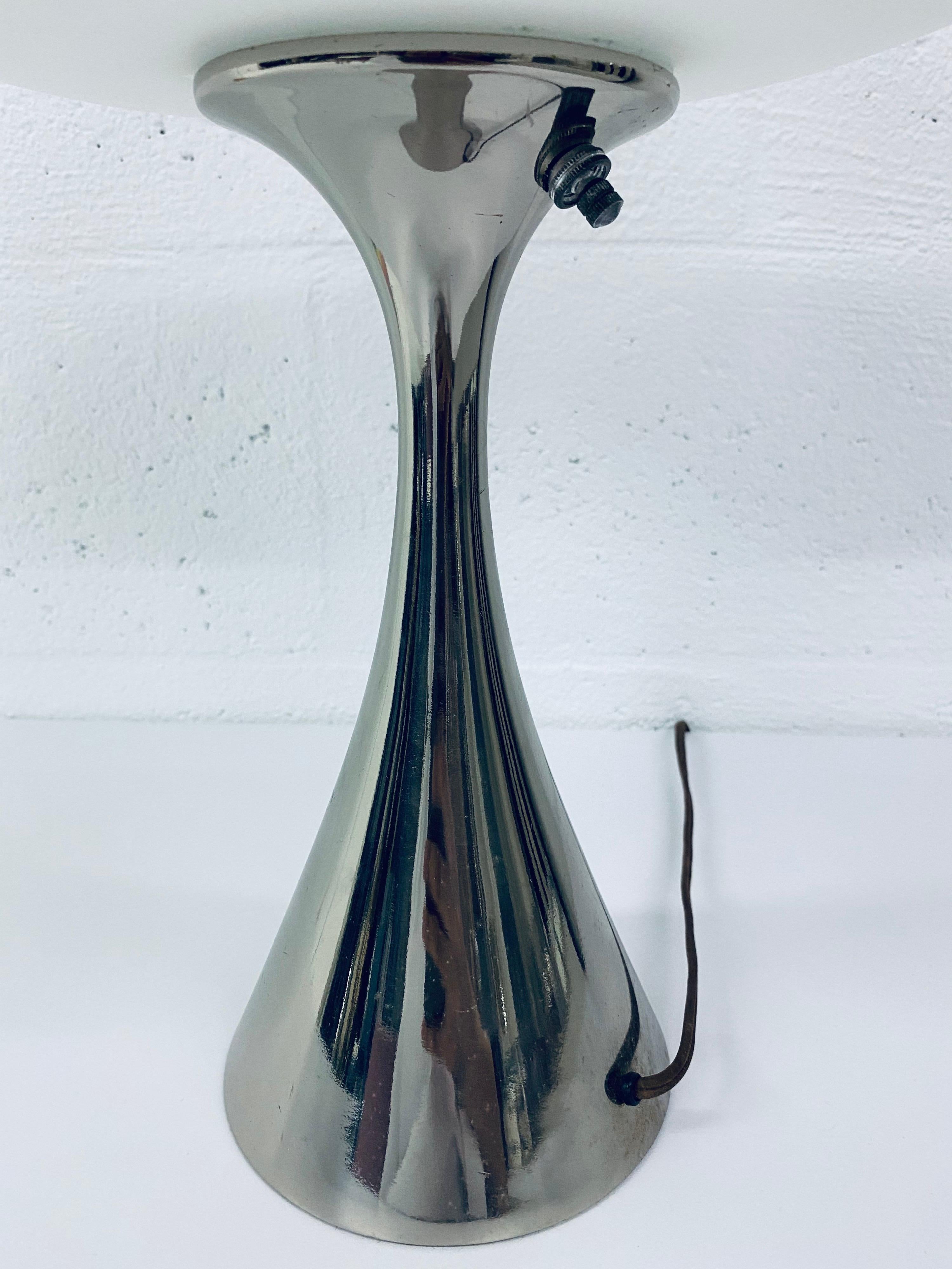 Bill Curry Polished Chrome Mushroom Table or Desk Lamp for Laurel In Good Condition In Miami, FL