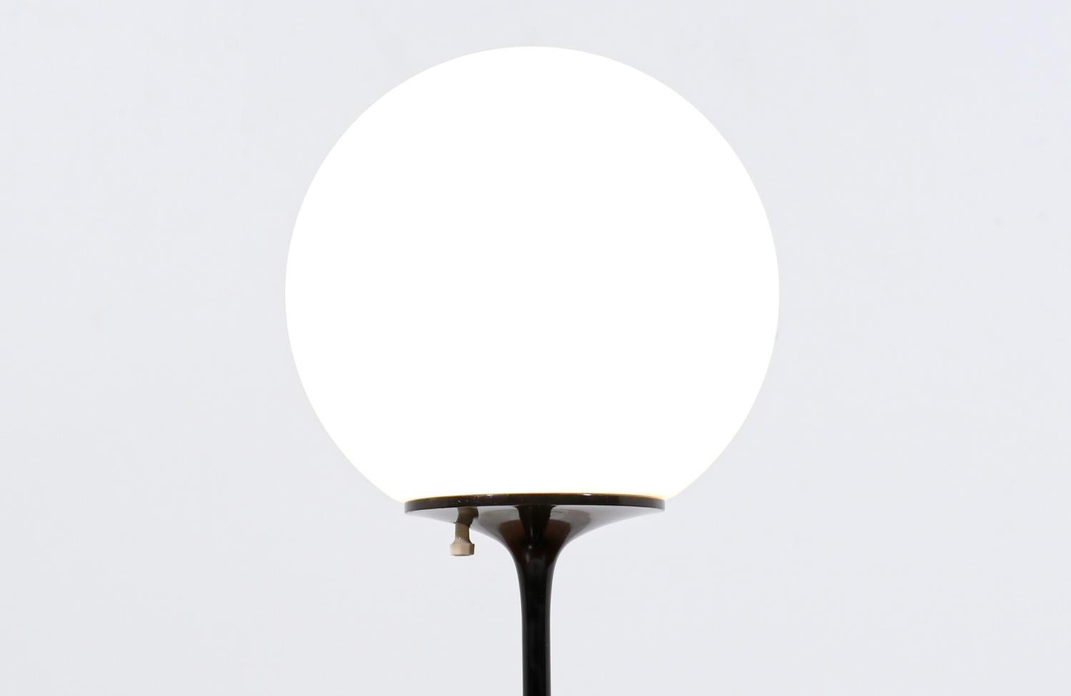 Bill Curry „Stemlite“ Schwarze Tulpen-Tischlampe „Stemlite“ für Design Line (Moderne der Mitte des Jahrhunderts) im Angebot