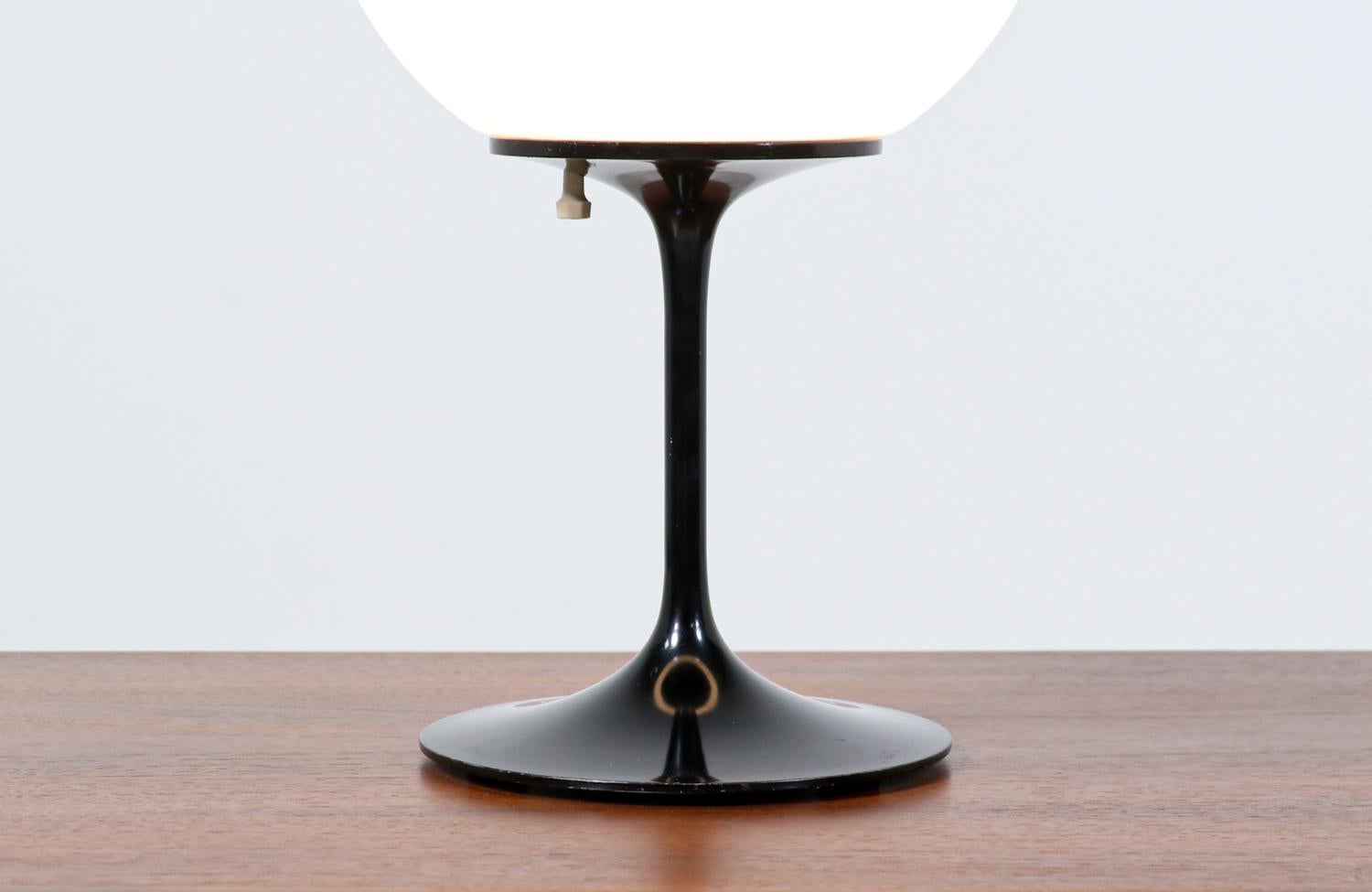 Bill Curry „Stemlite“ Schwarze Tulpen-Tischlampe „Stemlite“ für Design Line (amerikanisch) im Angebot