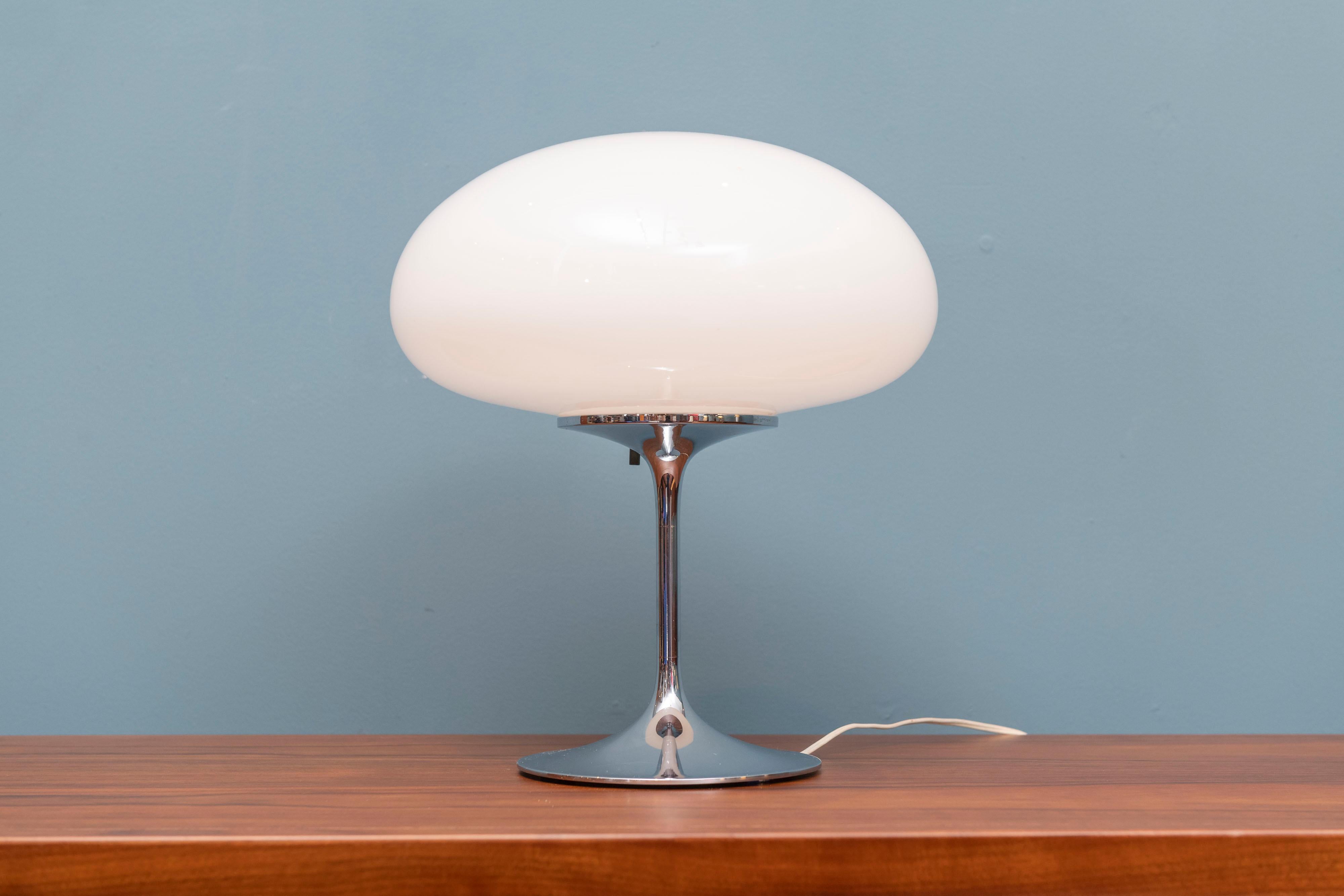 Bill Curry Stemlite table lamp for Design Line, Ca. Original glass shade with newer wiring.