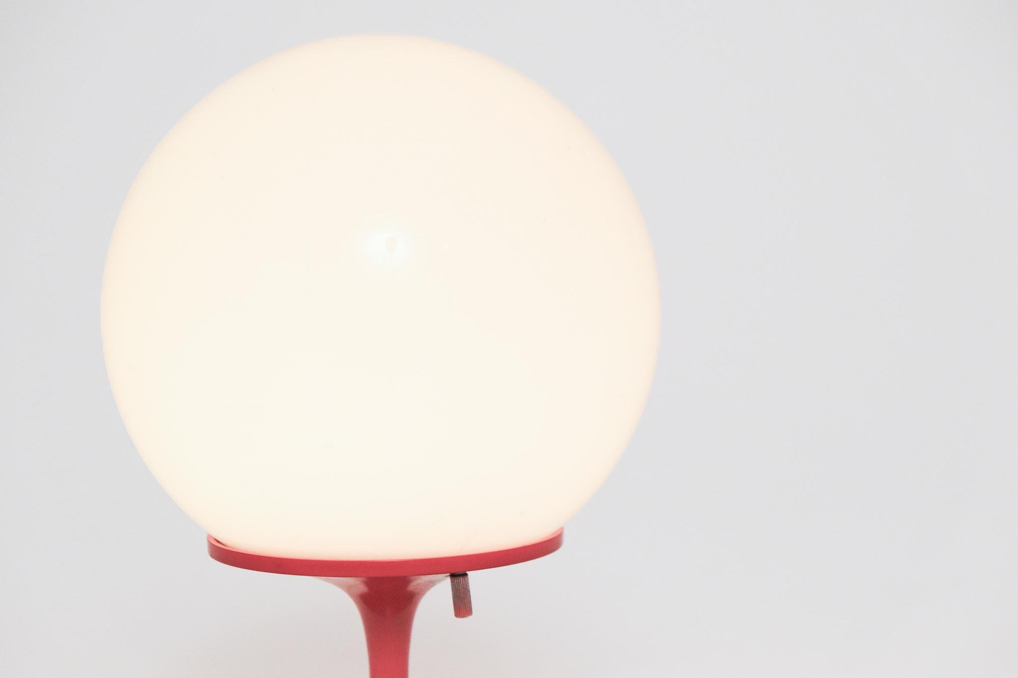 Mid-Century Modern Bill Curry ‘Stemlite’ Table Lamp in Red for Design Line, USA, 1960’s For Sale