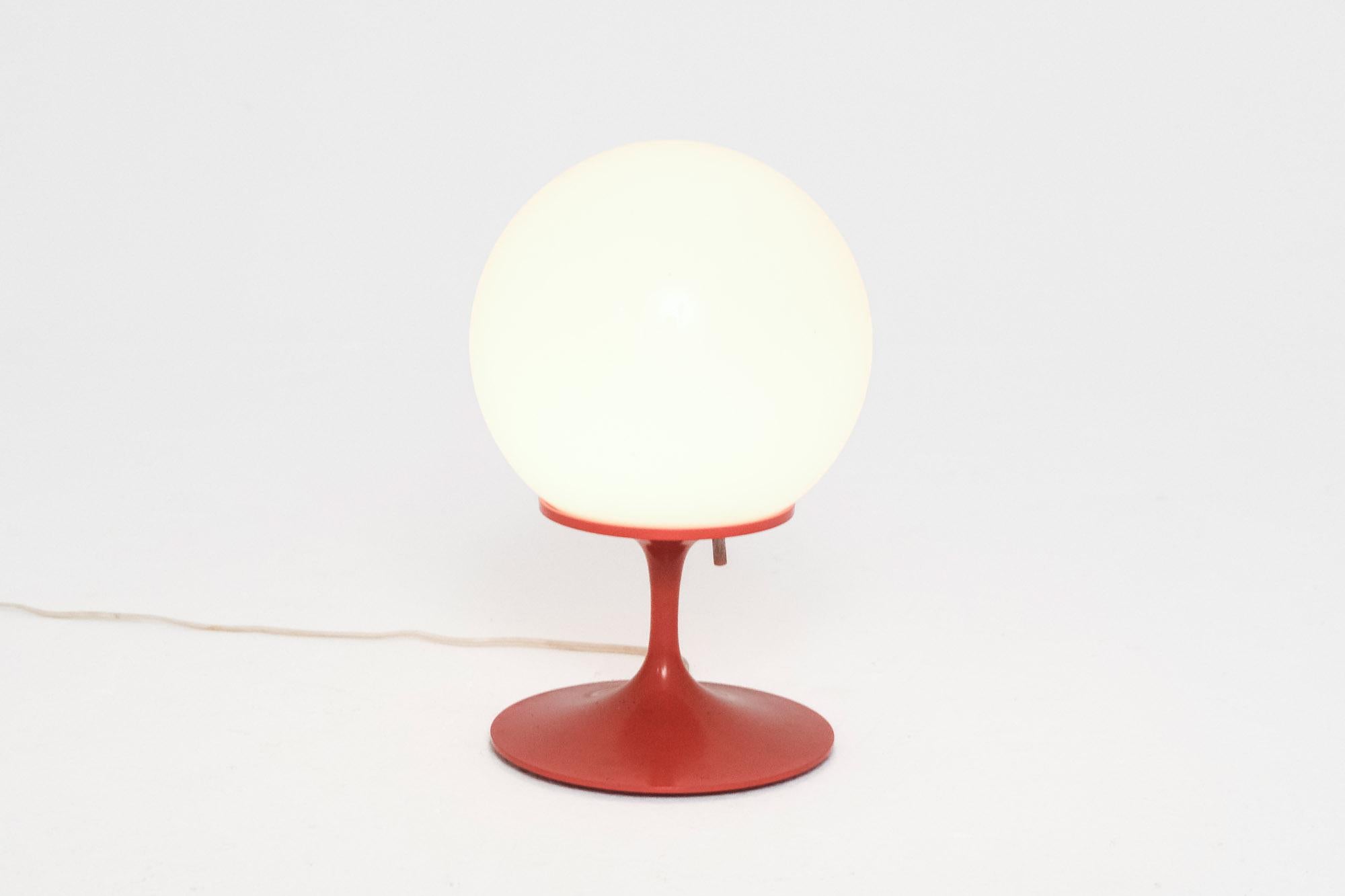 American Bill Curry ‘Stemlite’ Table Lamp in Red for Design Line, USA, 1960’s For Sale