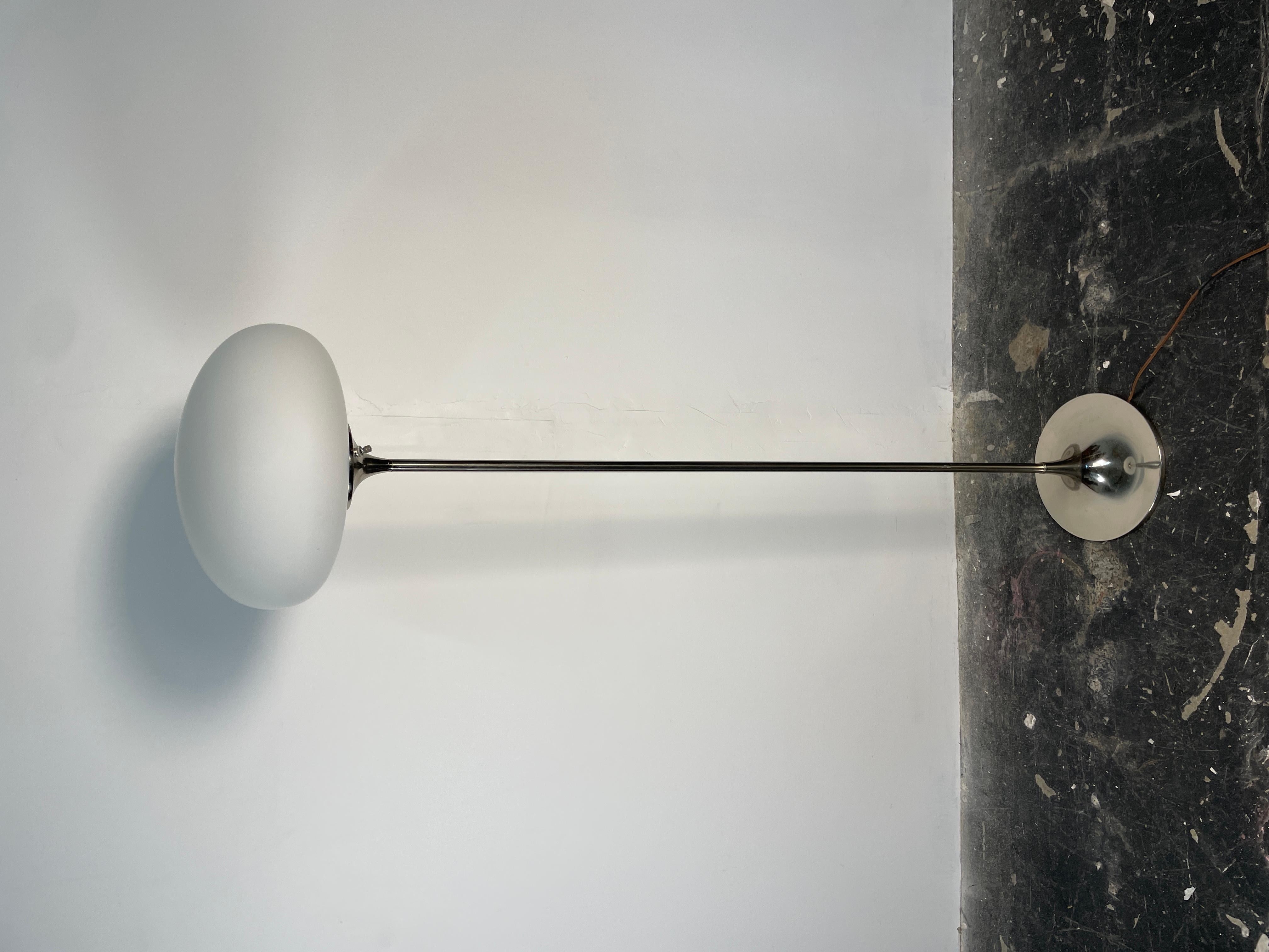Mid-Century Modern Bill Curry Style floor lamp by Laurel Company Circa 1960s For Sale