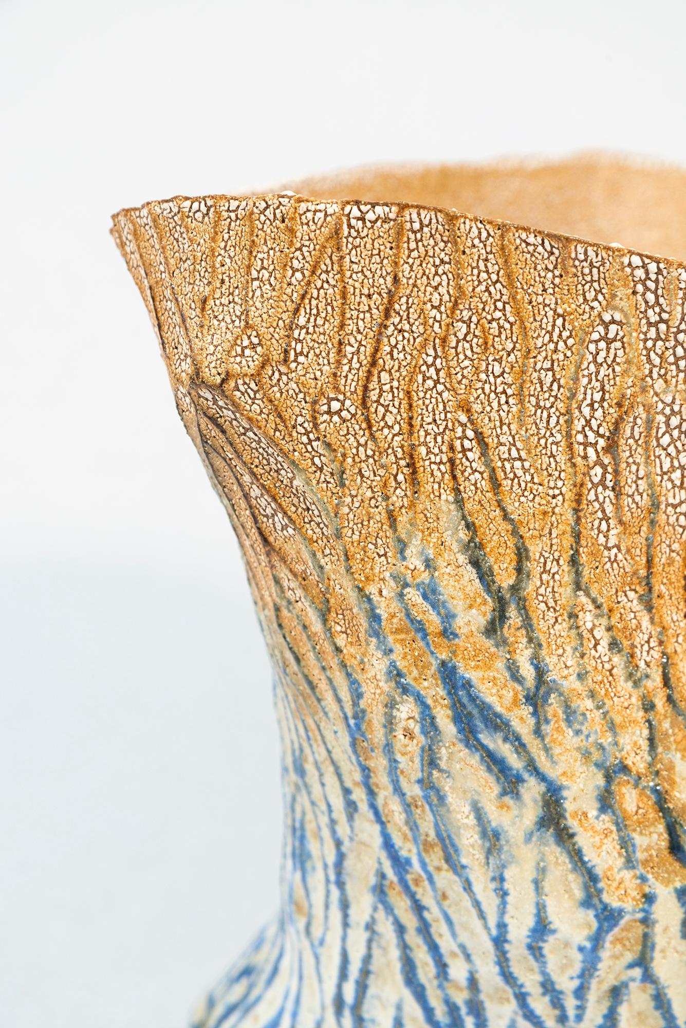 Vasija Serie Háptica Azul Cobalto - escultura abstracta, esmaltada, cerámica, vasija en venta 1