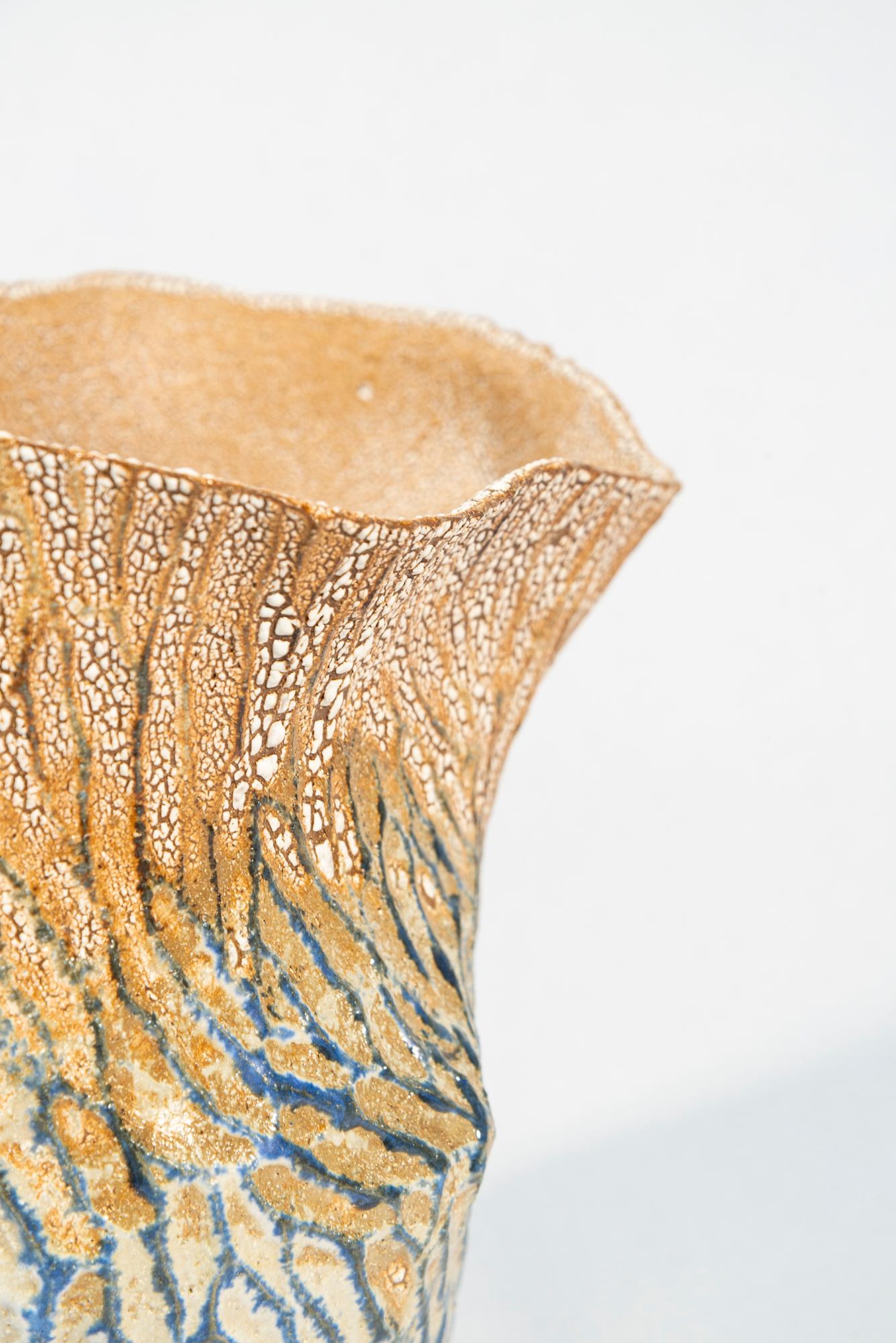 Vasija Serie Háptica Azul Cobalto - escultura abstracta, esmaltada, cerámica, vasija en venta 2