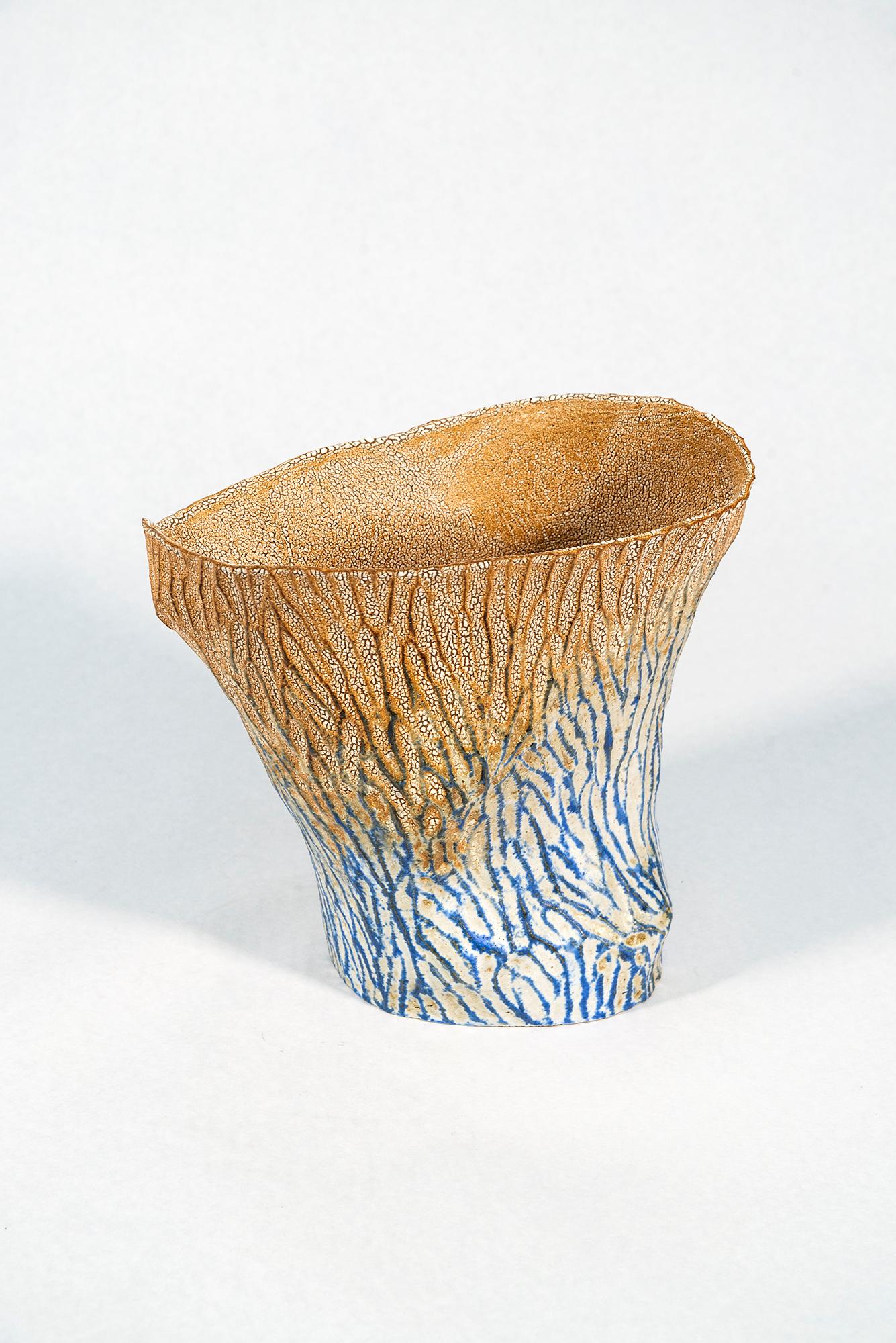 Vasija Serie Háptica Azul Cobalto - escultura abstracta, esmaltada, cerámica, vasija en venta 3