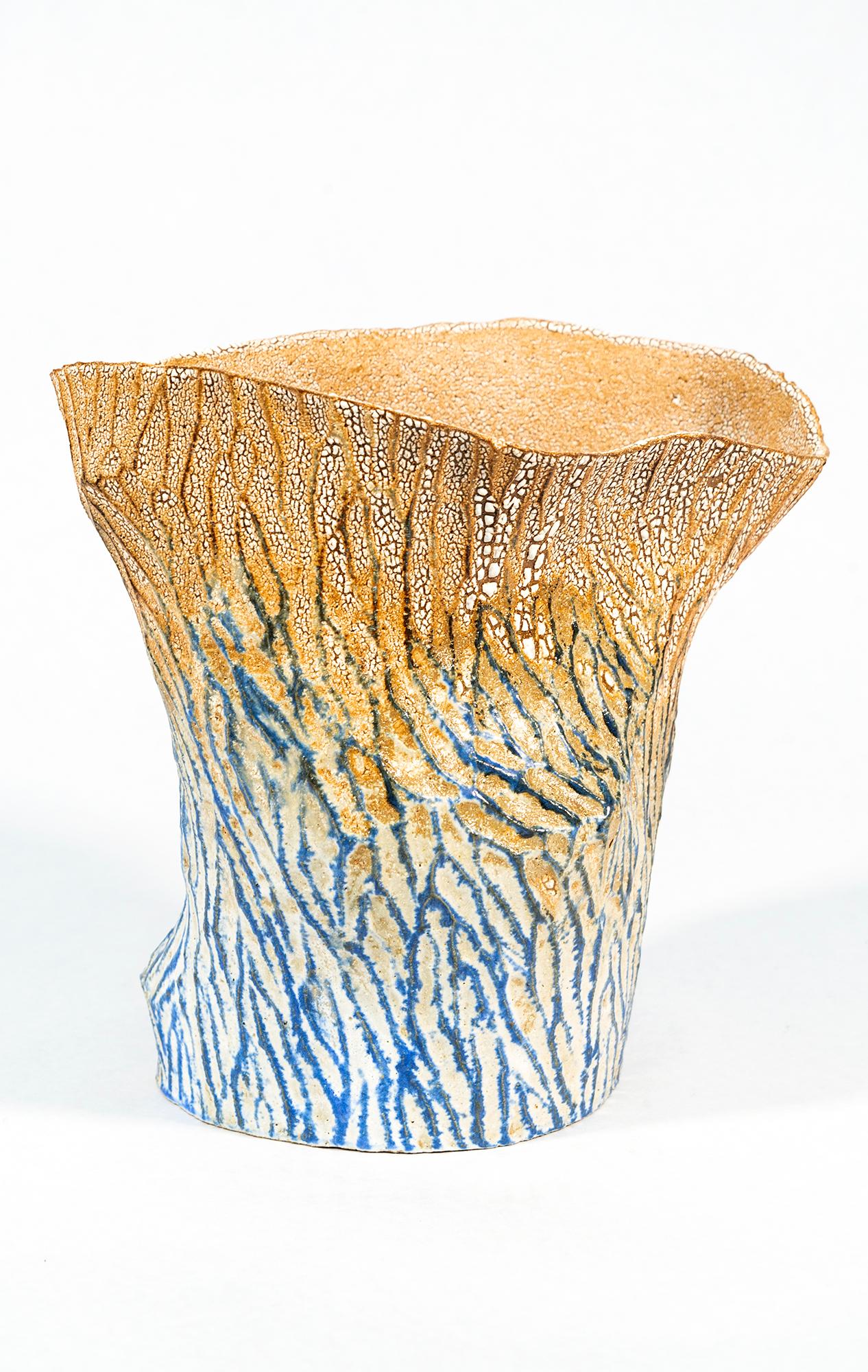 Still-Life Sculpture de Bill Greaves - Vasija Serie Háptica Azul Cobalto - escultura abstracta, esmaltada, cerámica, vasija