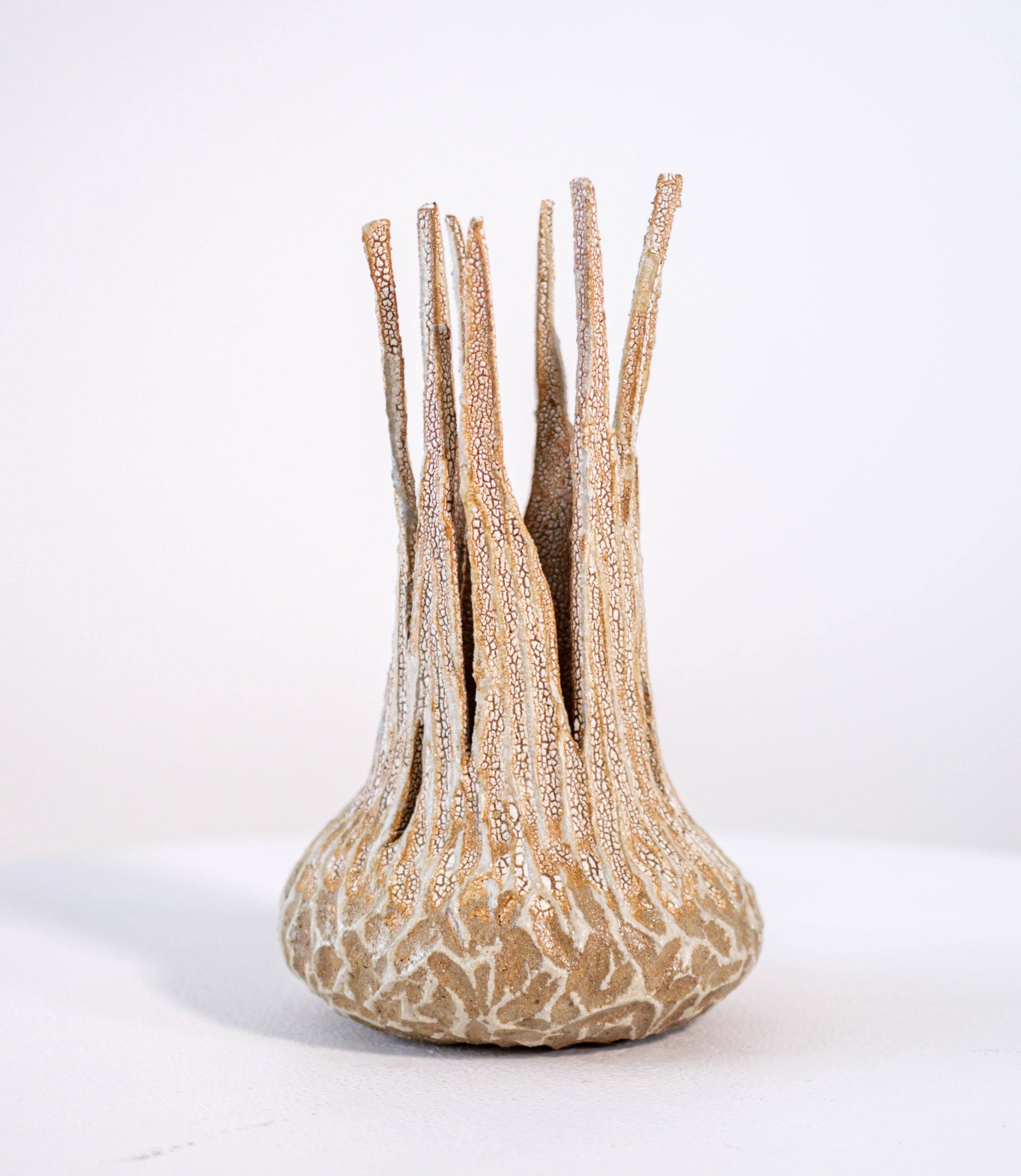 Sprouted Vessel - abstrait, émaillé, récipient, sculpture en céramique - Beige Still-Life Sculpture par Bill Greaves