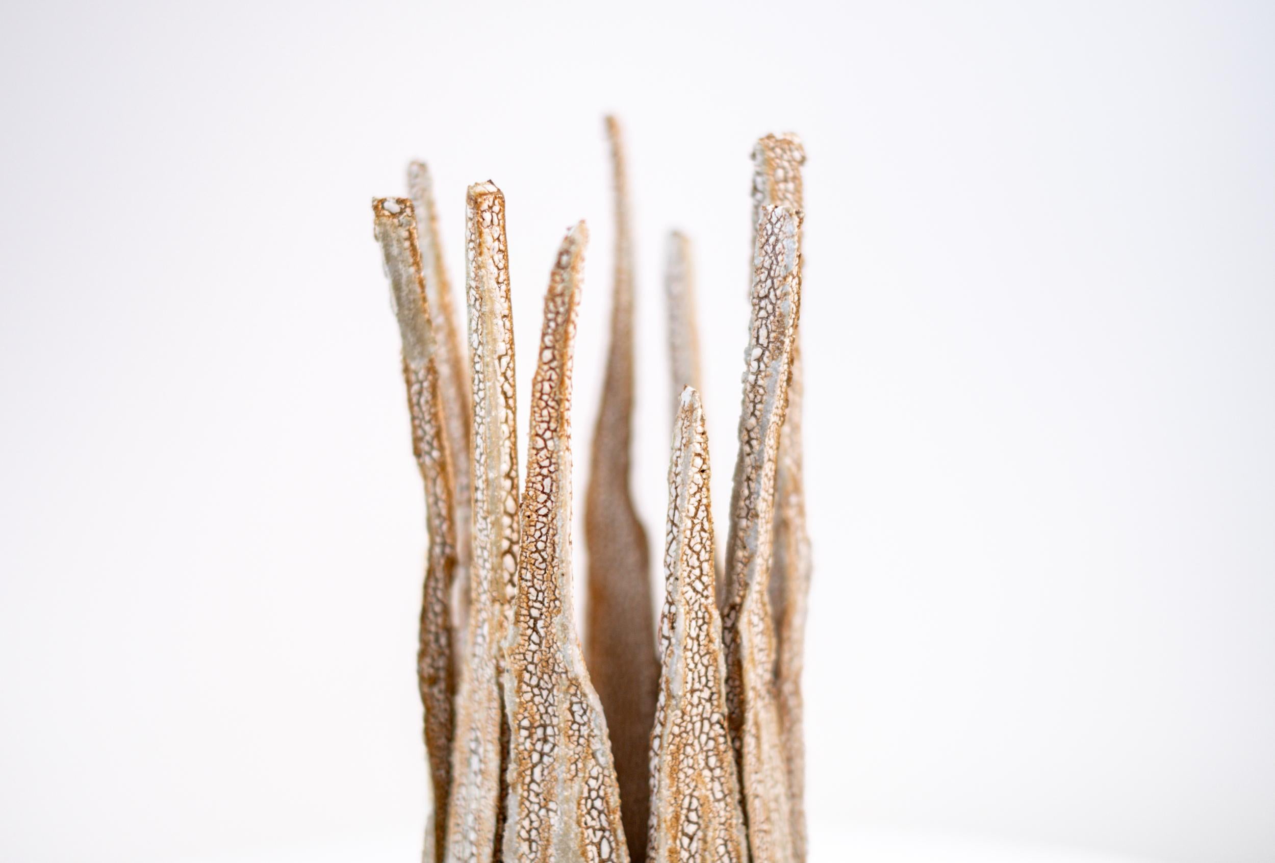 Sprouted Vessel - abstrait, émaillé, récipient, sculpture en céramique en vente 1