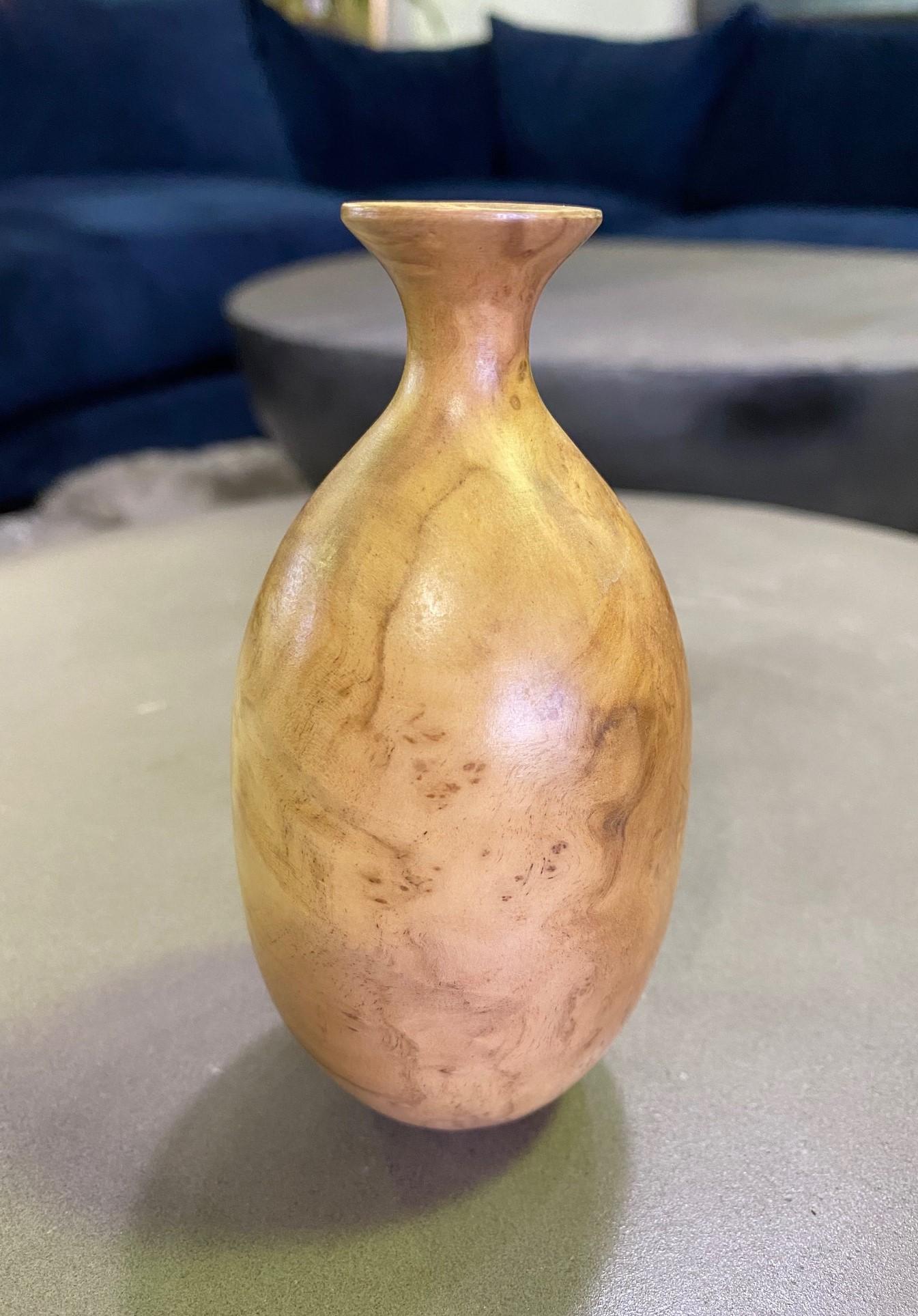 Moderne Vase en bois sculpté et en bois d'olivier tourné signé Bill Haskell en vente