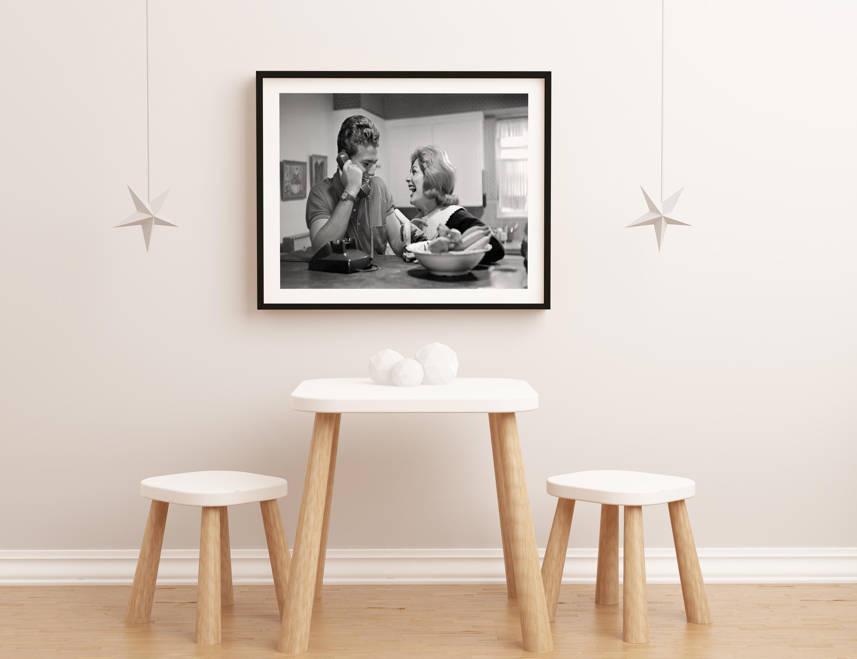 Ryan O'Neal and Joanna Moore Laughing at Home Fine Art Print - Gray Portrait Photograph by Bill Kobrin