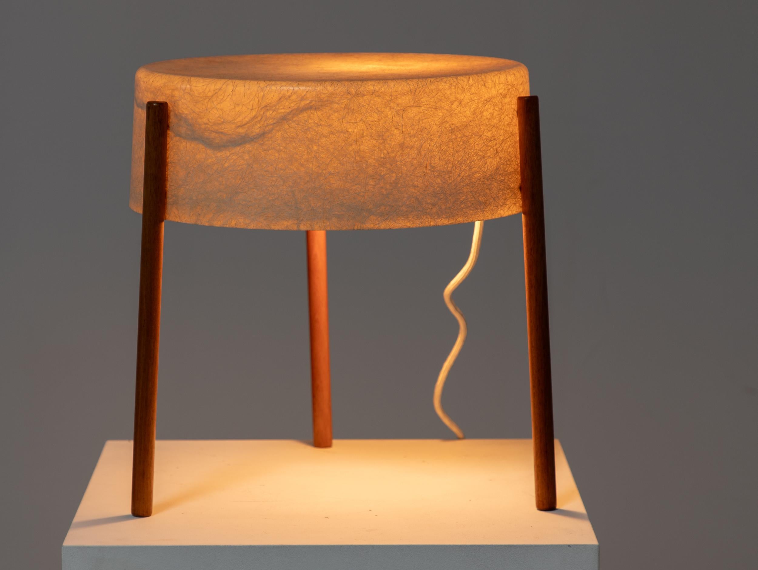 Lampe en fibre de verre Bill Lam, modèle LL-130, table lumineuse en vente 3
