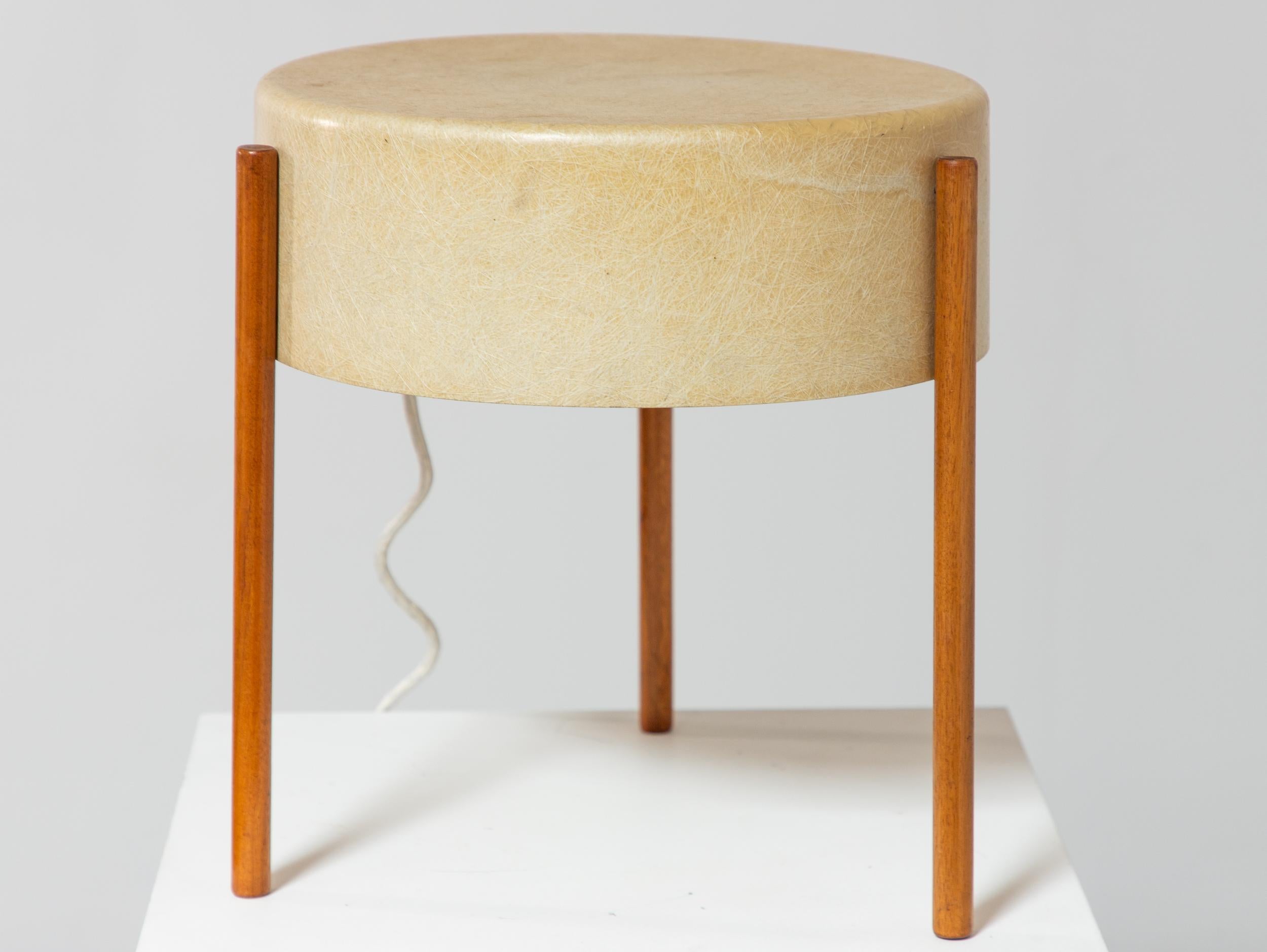 Mid-Century Modern Lampe en fibre de verre Bill Lam, modèle LL-130, table lumineuse en vente