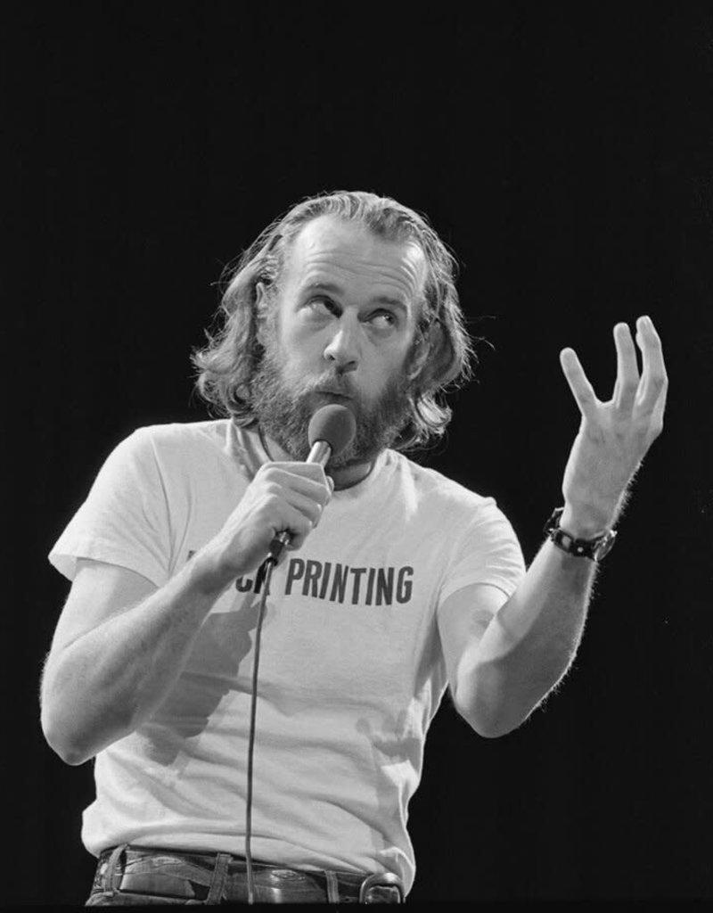 Bill Lemke Black and White Photograph – George Carlin I, Dezember 1974