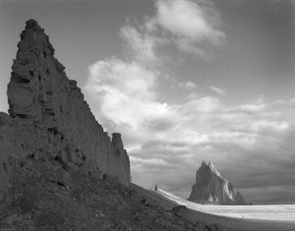 Bill Lemke Black and White Photograph – Shie Rock Morgen