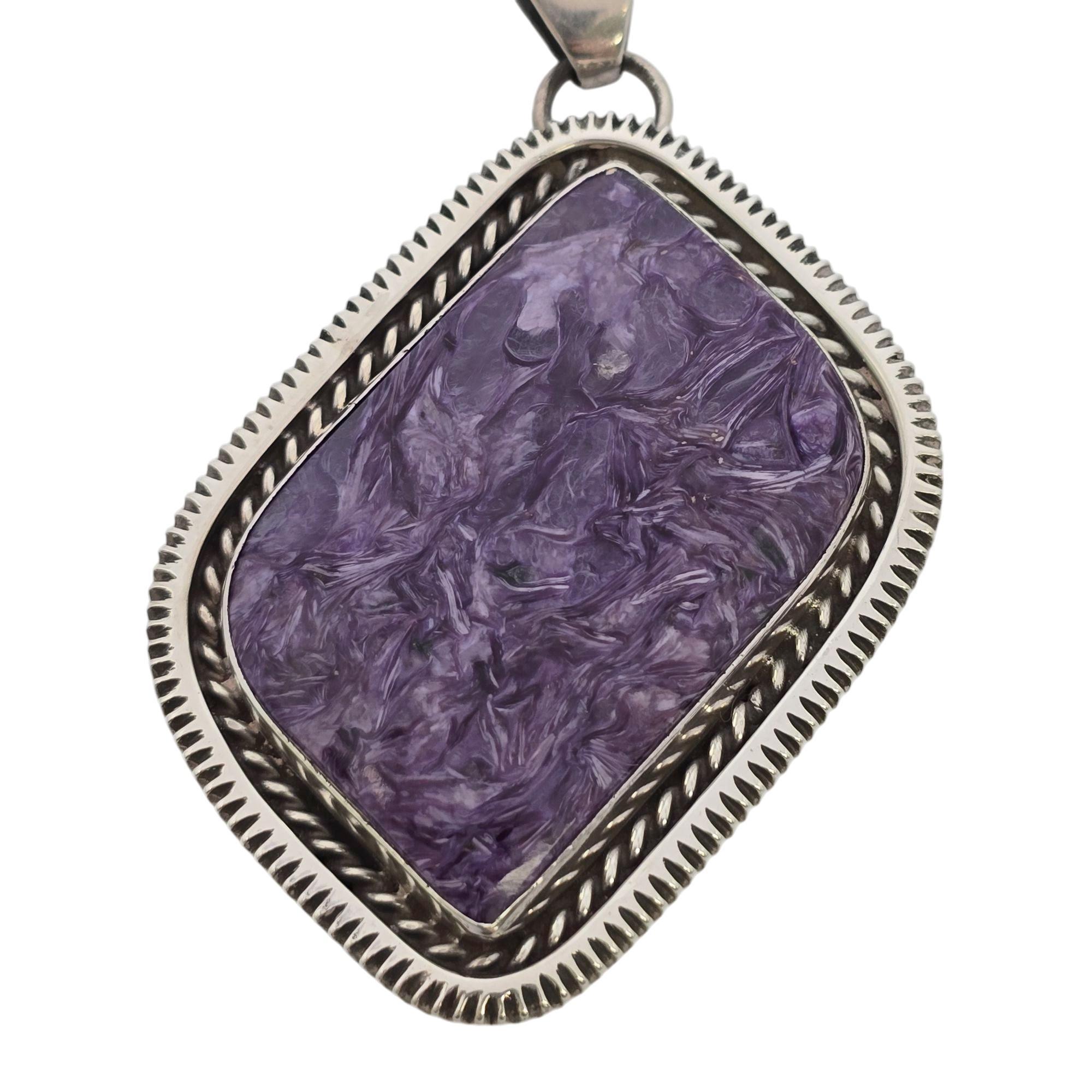 Ciondolo grande in argento sterling con charoite di Bill Mex Dineh  #20985 In condizioni buone in vendita a Washington Depot, CT