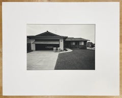 Sans titre (Driveway) - Noir et blanc Paysage, banlieue, quartier