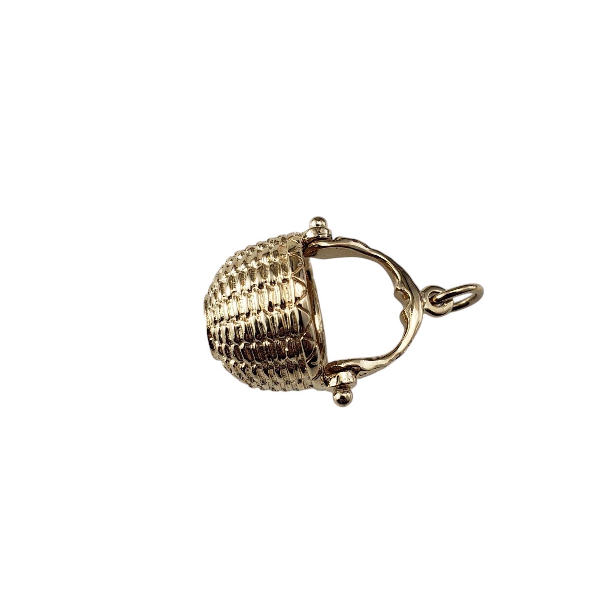 Bill Rowe 14K Yellow Gold Nantucket Basket Charm-

This exquisite 14K yellow gold Nantucket basket charm, designed by Bill Rowe, captures the essence of New England craftsmanship in a beautifully detailed miniature.

Size: 24 mm x 20 mm

Weight: 4.5