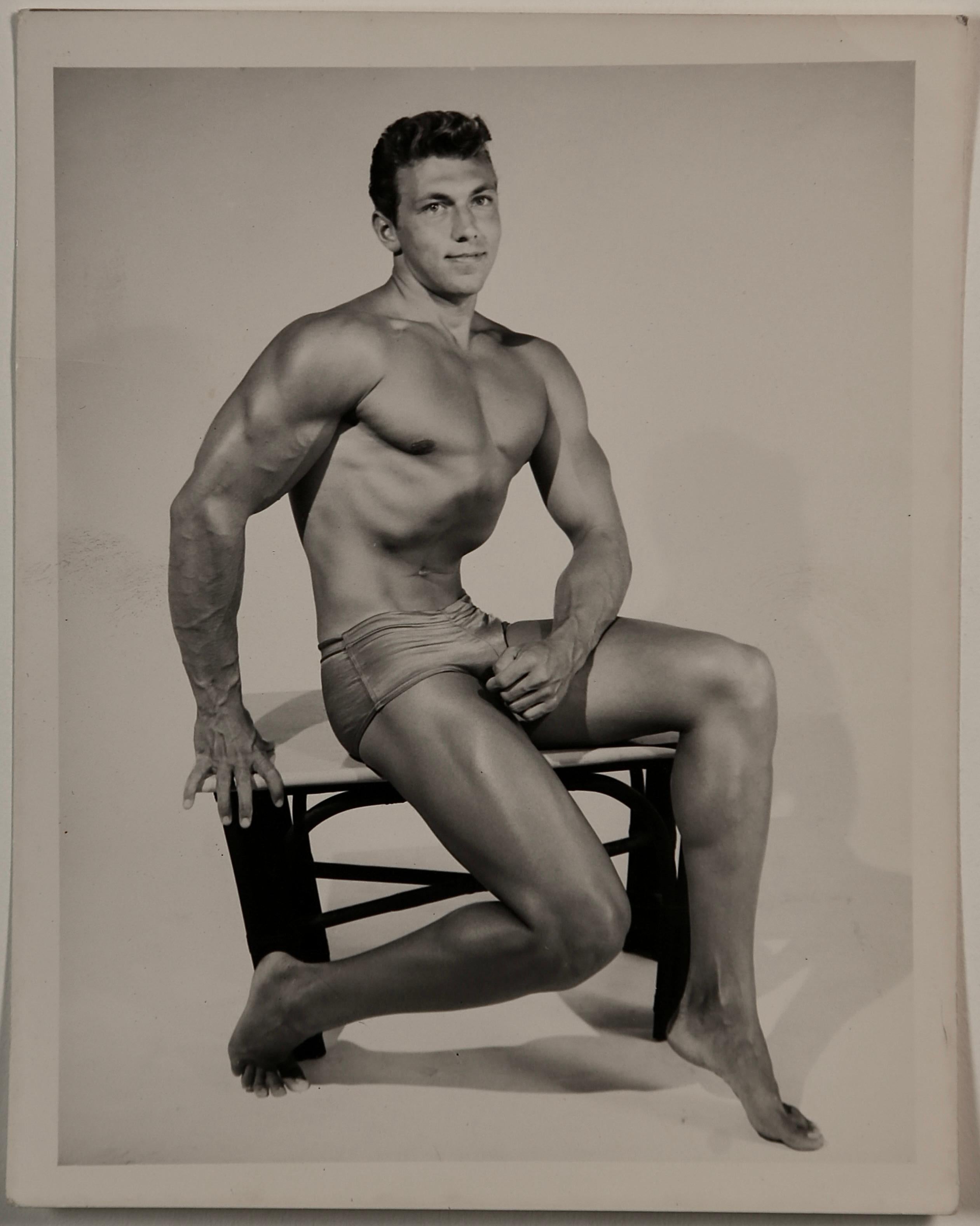 BILL SEAY Vintage 1950er Physique-Fischkuchen-Foto-Set (10) von Modell BERNIE ERNST, BERNIE ERNST im Angebot 1