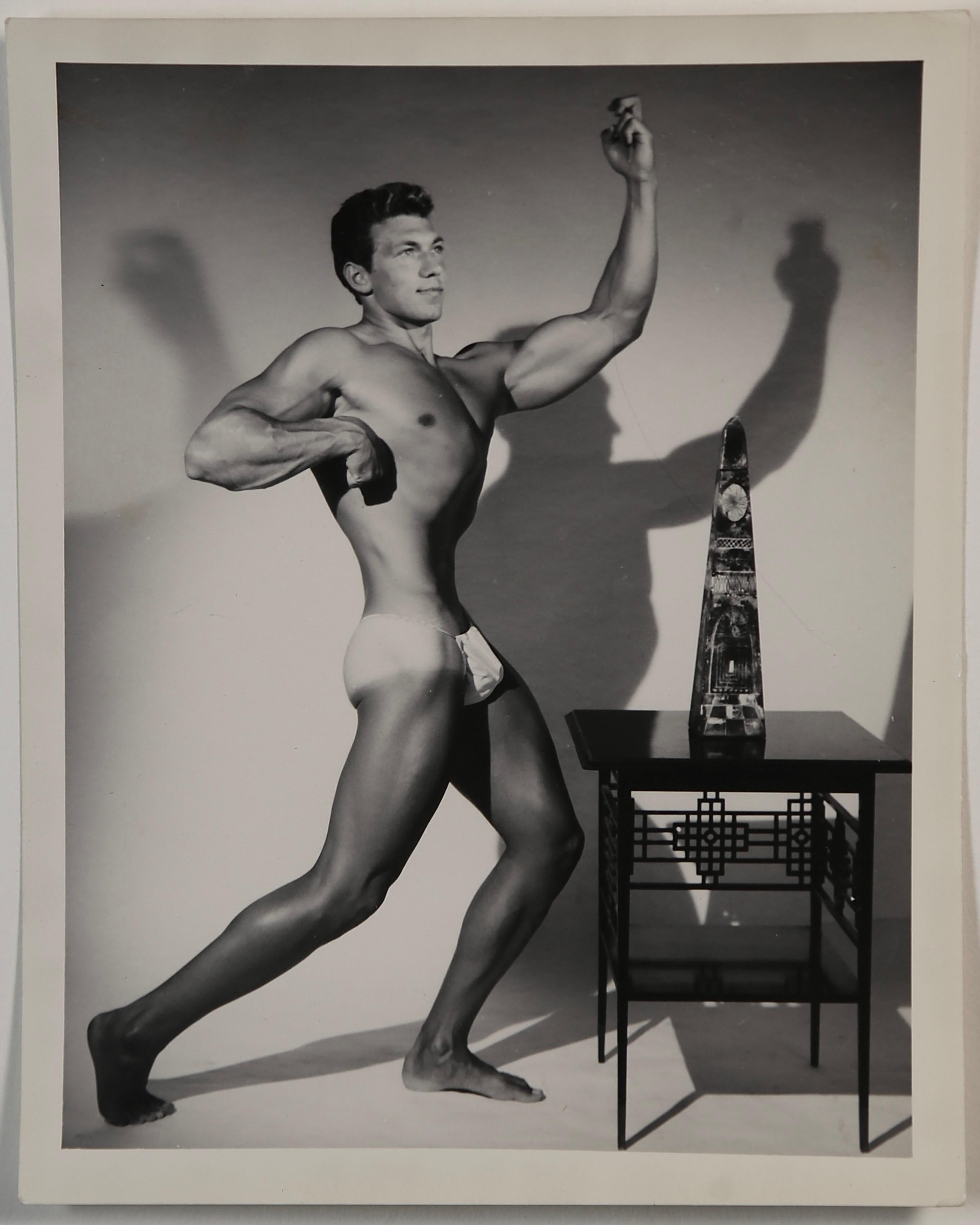 Bill Seay of Venice California Nude Photograph – BILL SEAY Vintage 1950er Physique-Fischkuchen-Foto-Set (10) von Modell BERNIE ERNST, BERNIE ERNST