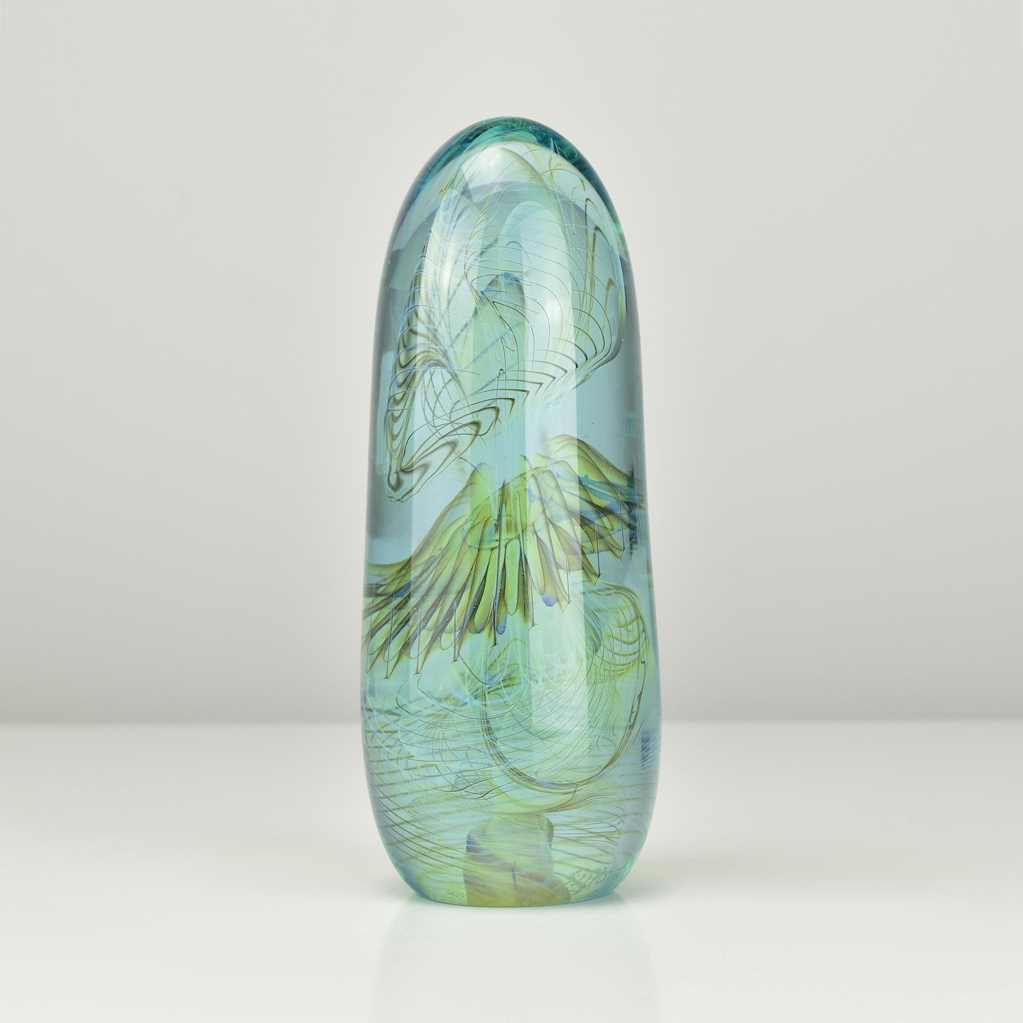 Bill Slade Studio Glass Briefbeschwerer, Bullet Series, signiertes Kunstglas-Objekt (21. Jahrhundert und zeitgenössisch) im Angebot