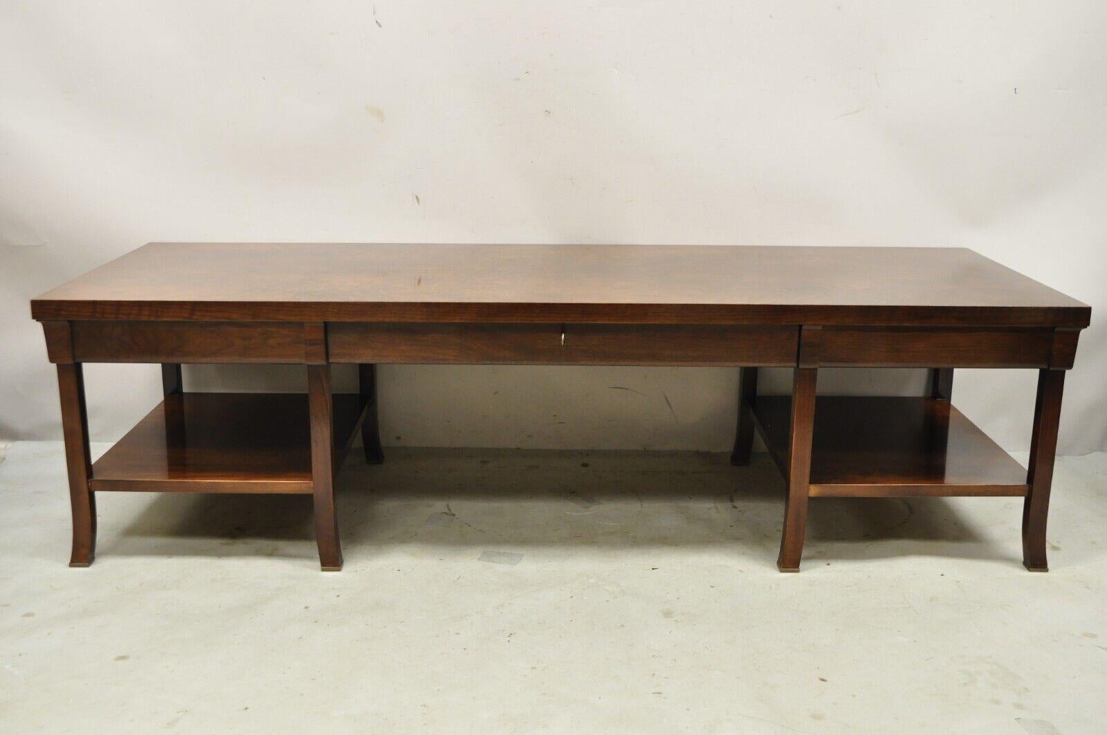 Bill Sofield for Baker Table basse moderne à un tiroir en acajou de 66