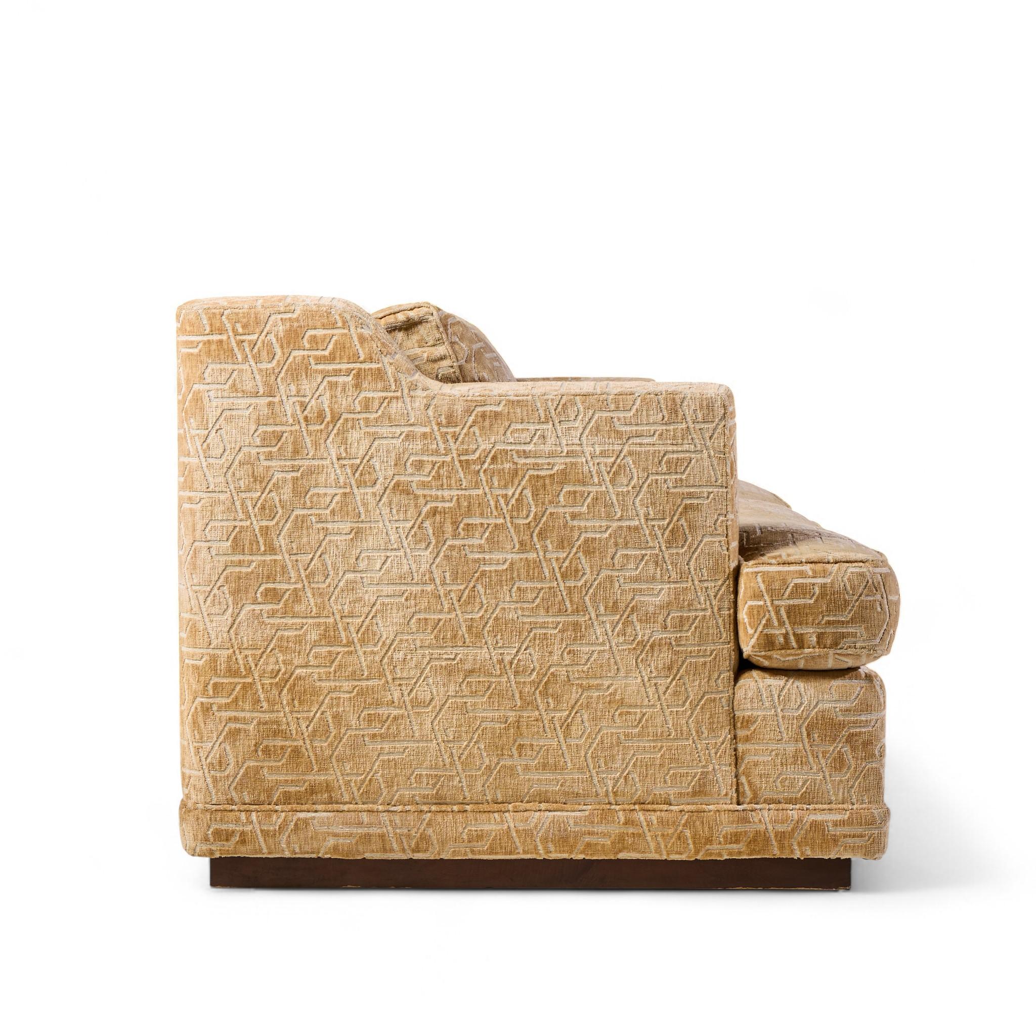 Bill Sofield for Baker Canapé Carlyle Gold en vente 1