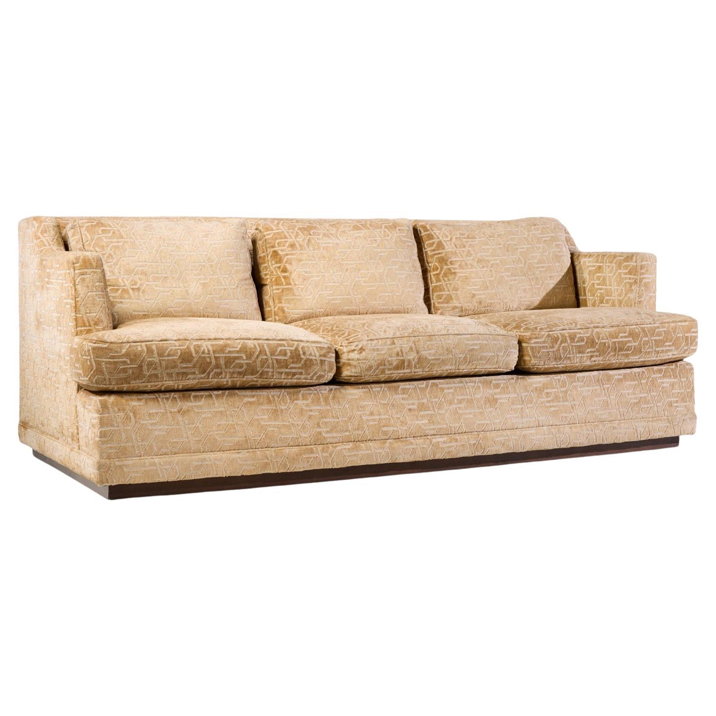 Bill Sofield for Baker Canapé Carlyle Gold en vente