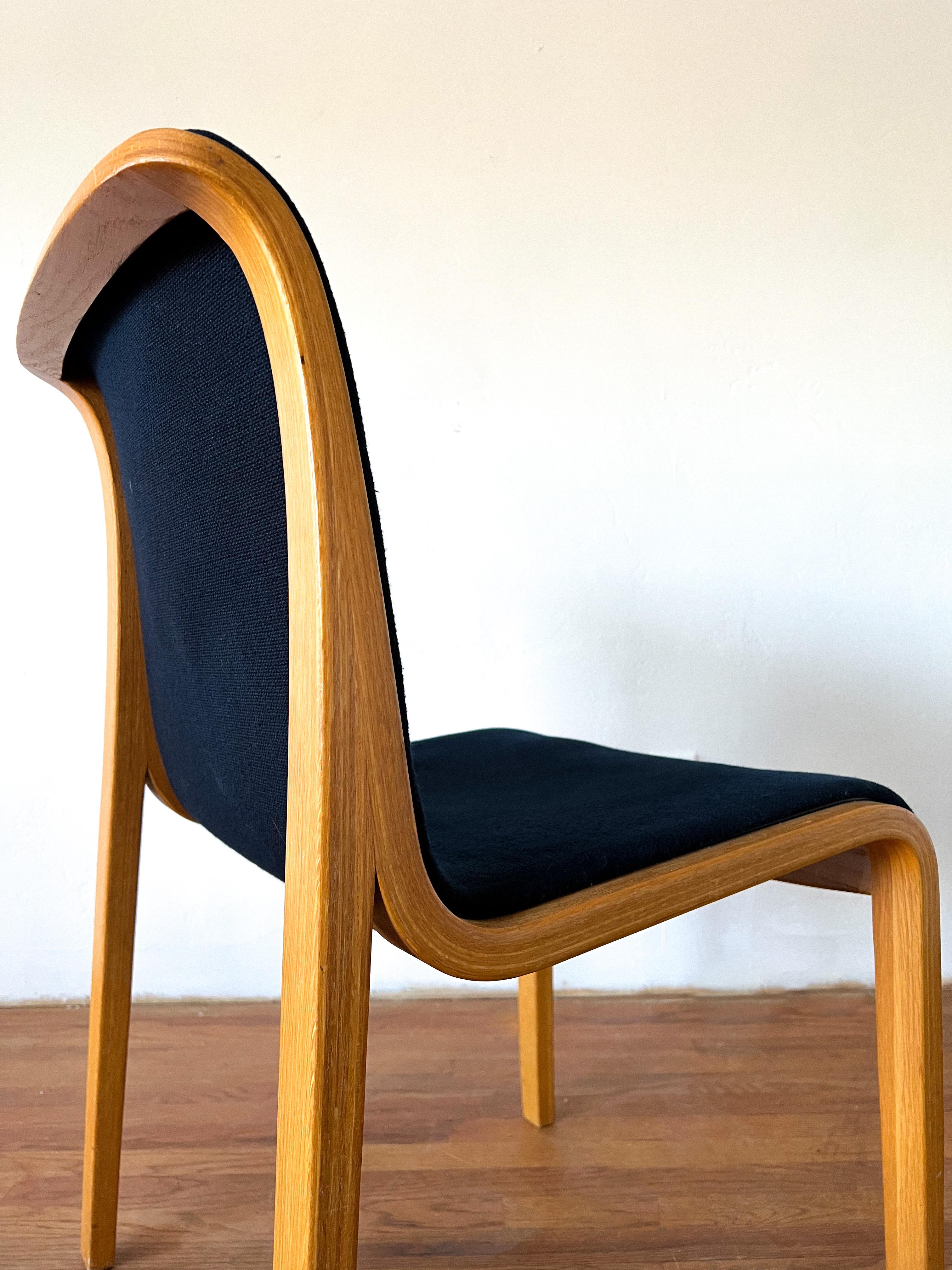 Tissu Chaise de salle  manger en bois cintr de Bill Stephens pour Knoll en vente